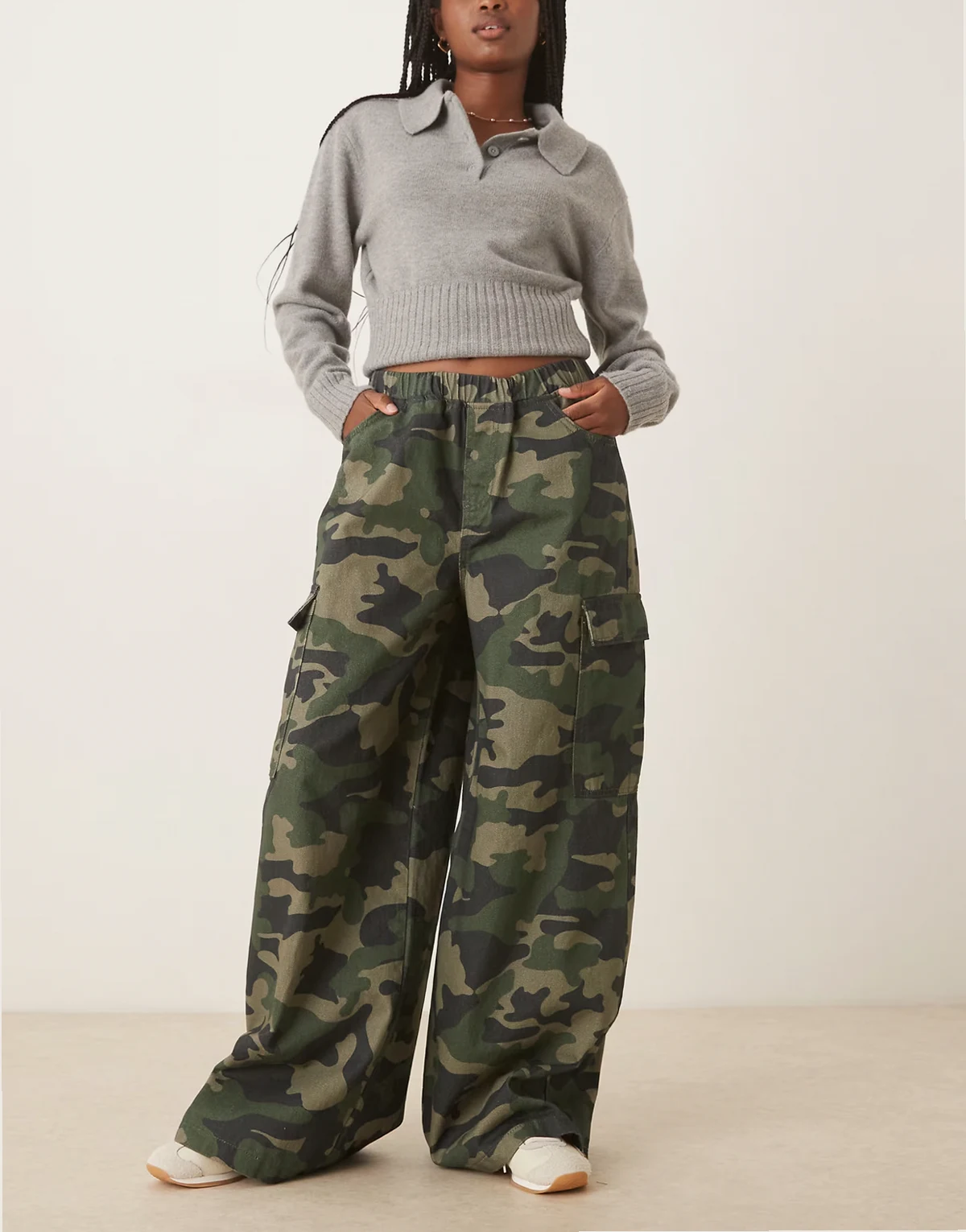 – Cargohose im Jogginghosen-Stil mit Military-Muster