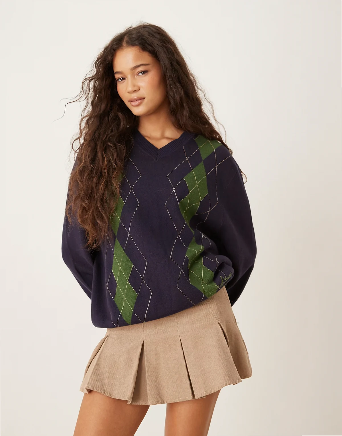 Argyle jacquard v neck knit sweater in navy