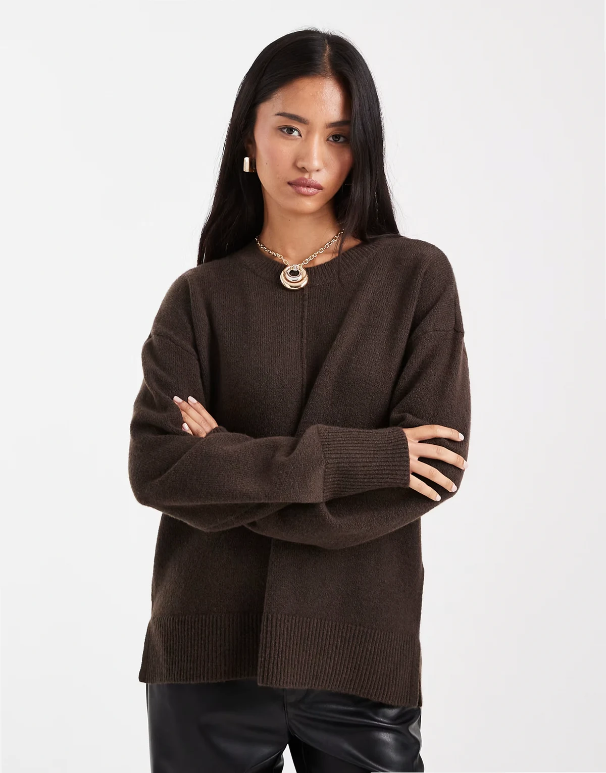 – Strickpullover in schokobraun meliert mit Ziernaht