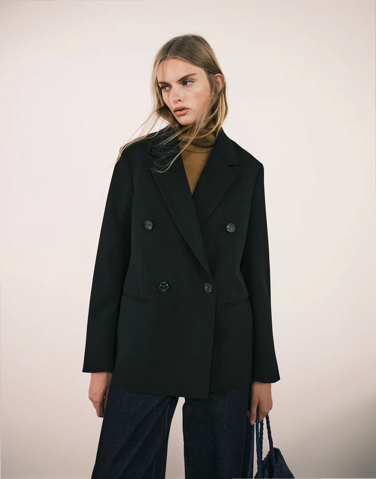 – Zweireihiger Relaxed-Fit-Blazer in Schwarz mit Leistentaschen vorne