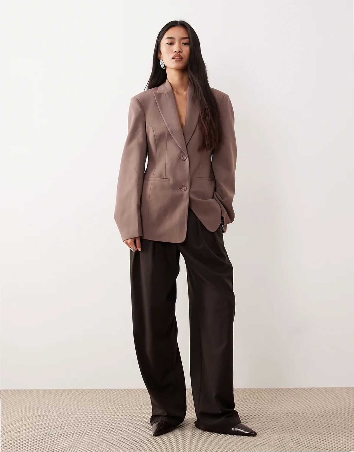 tailored cocoon sleeve molded hip blazer in brown