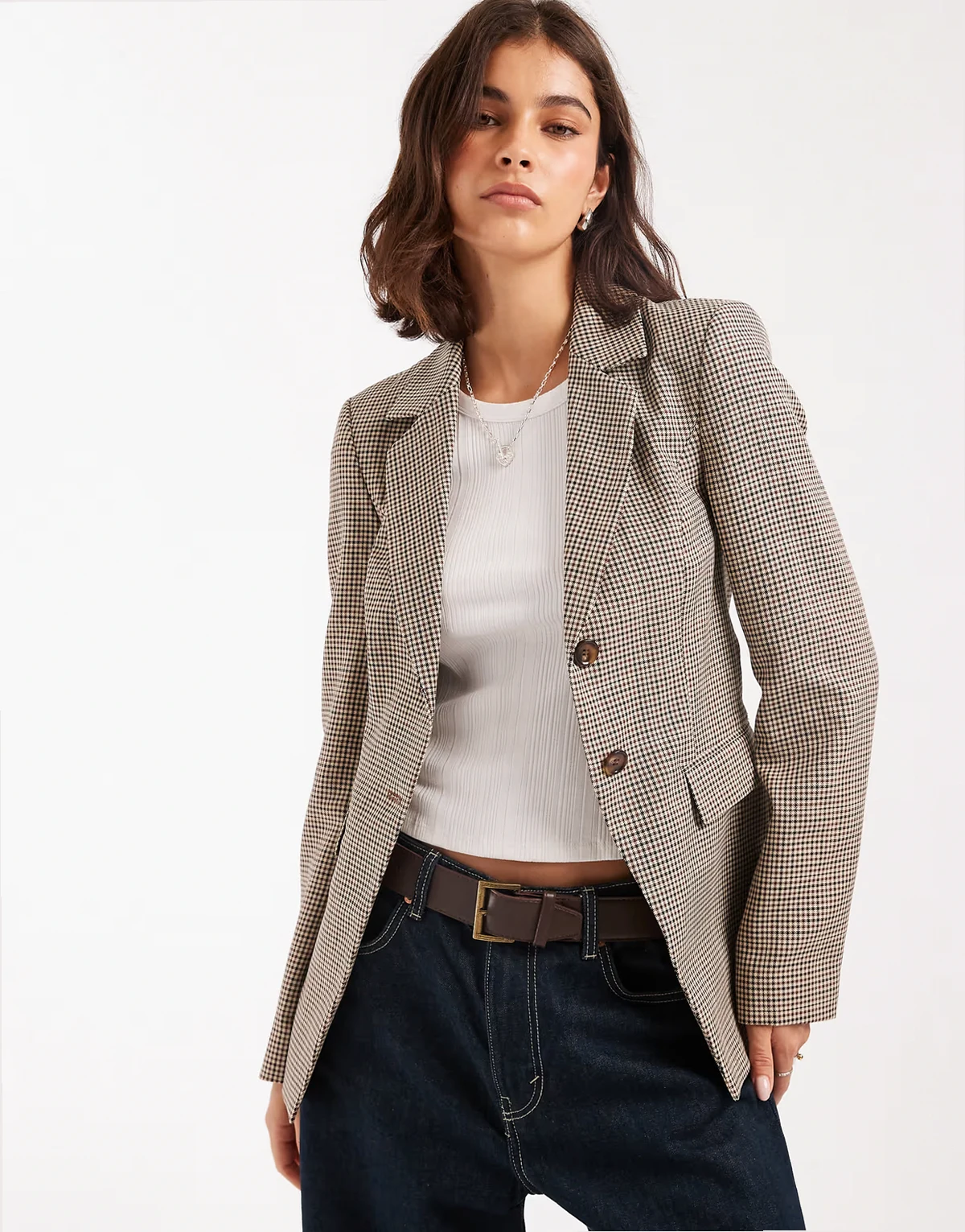 – Karierter, taillierter Blazer in neutralen Farben