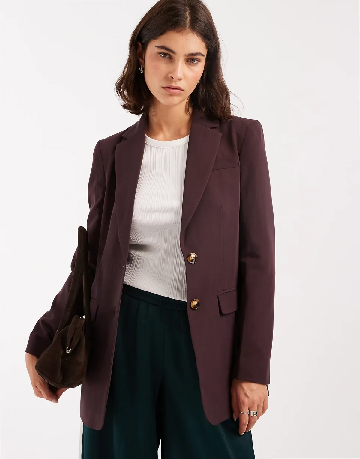 – Taillierter Blazer in dunkler Pflaume