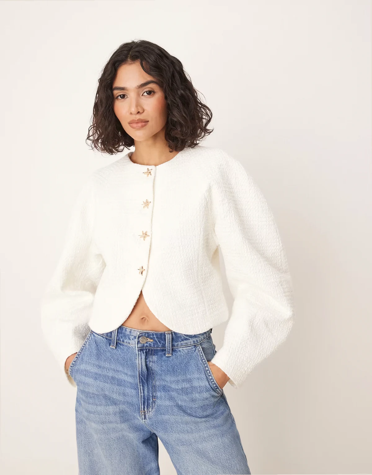 – Cocoon-Jacke aus Bouclé in Buttermilchgelb mit Seestern-Knöpfen