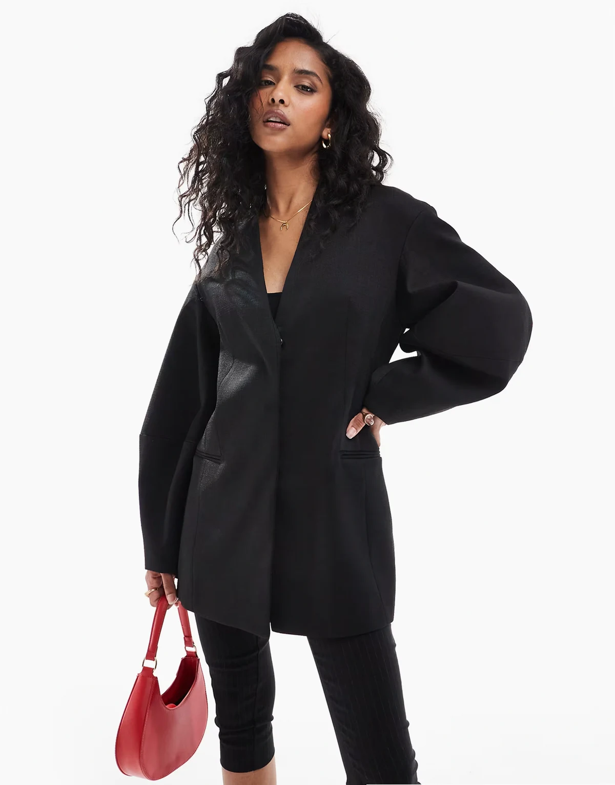 – Kragenloser Blazer in Schwarz mit Cocoon-Ärmeln