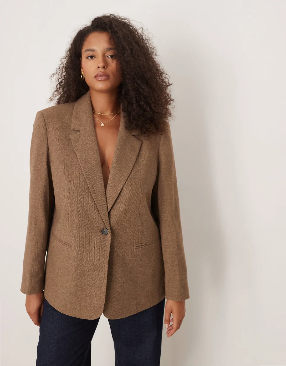 Curve – Strukturierter Blazer in Braun mit Fischgrätmuster und lockerem Schnitt