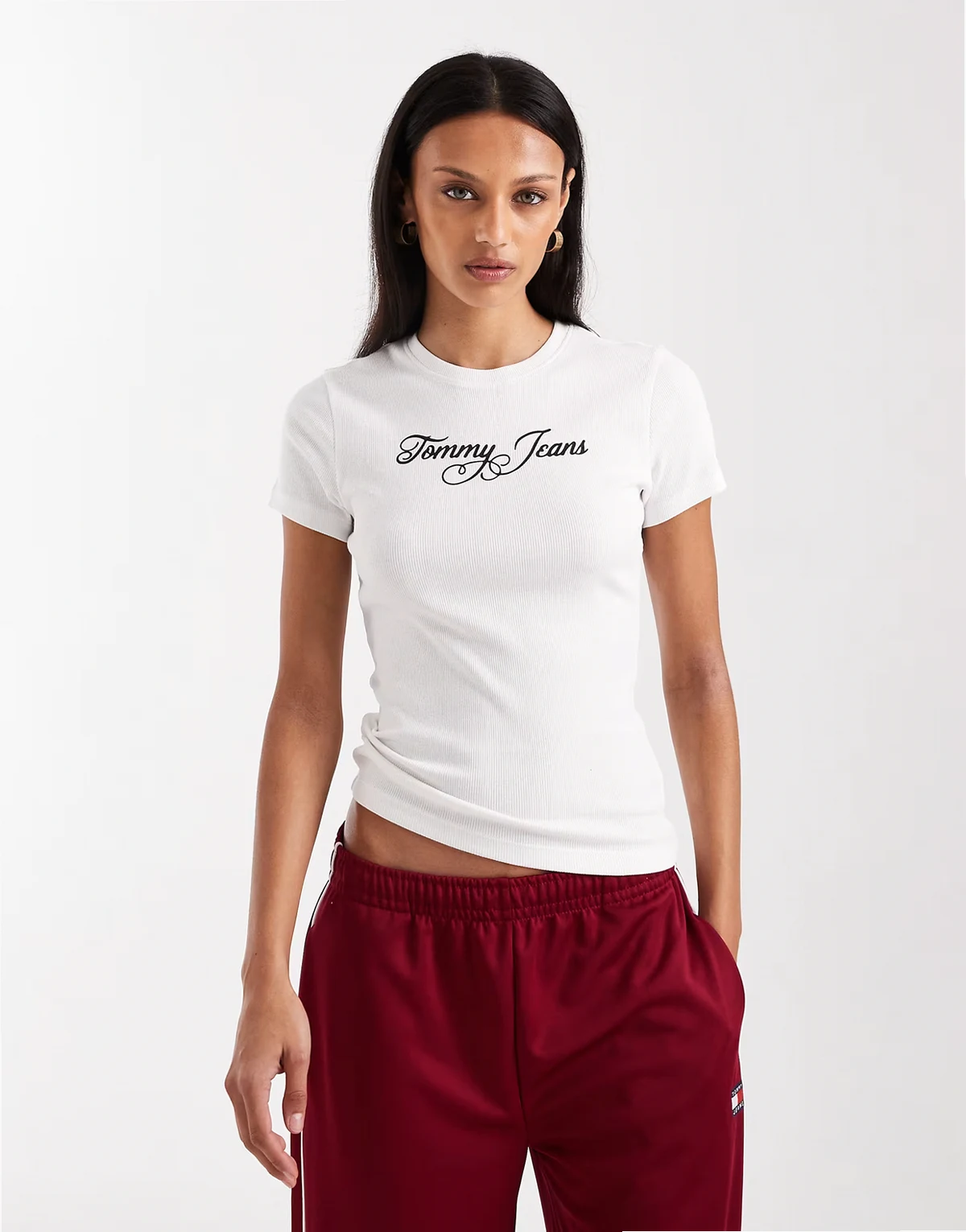 – Biały T-shirt z logo