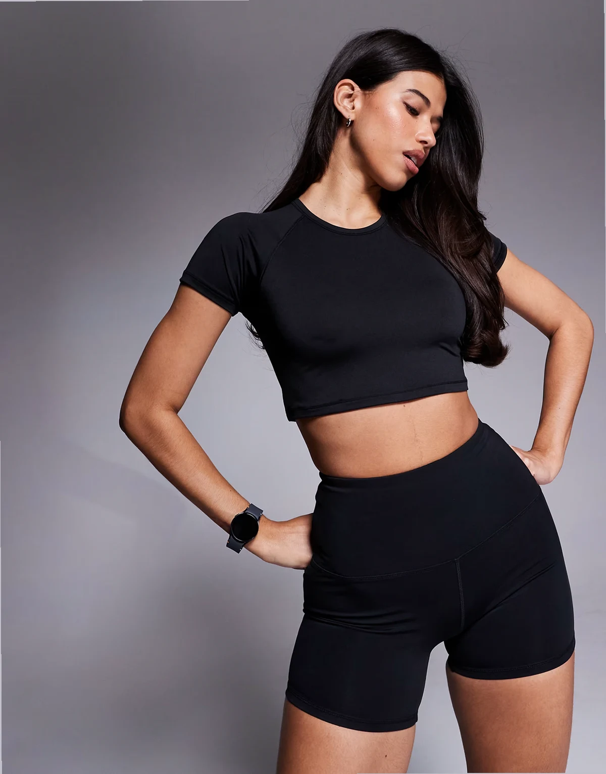 scoop neck cropped performance baby t-shirt in black