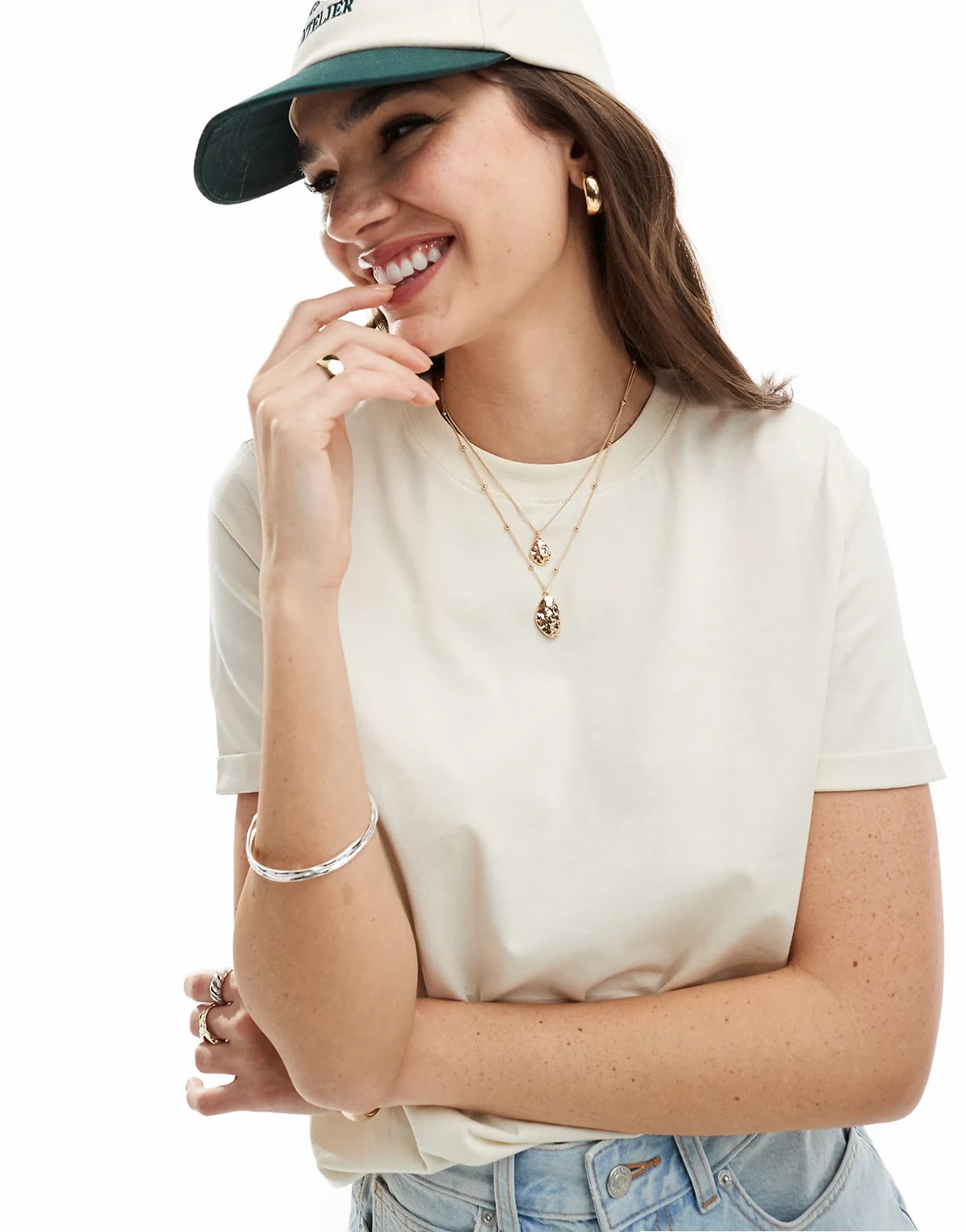 – Baumwoll-T-Shirt in Creme mit umgeschlagenen Ärmeln