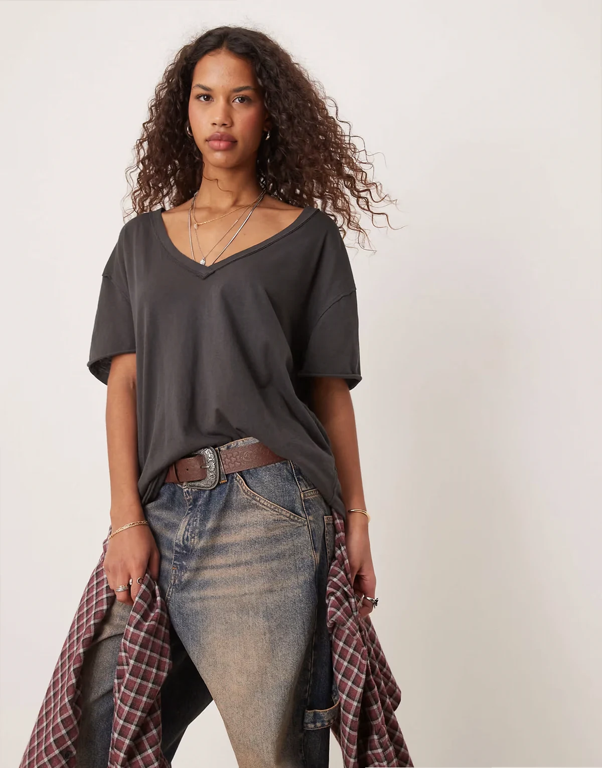 nina v-neck oversized T-shirt in black