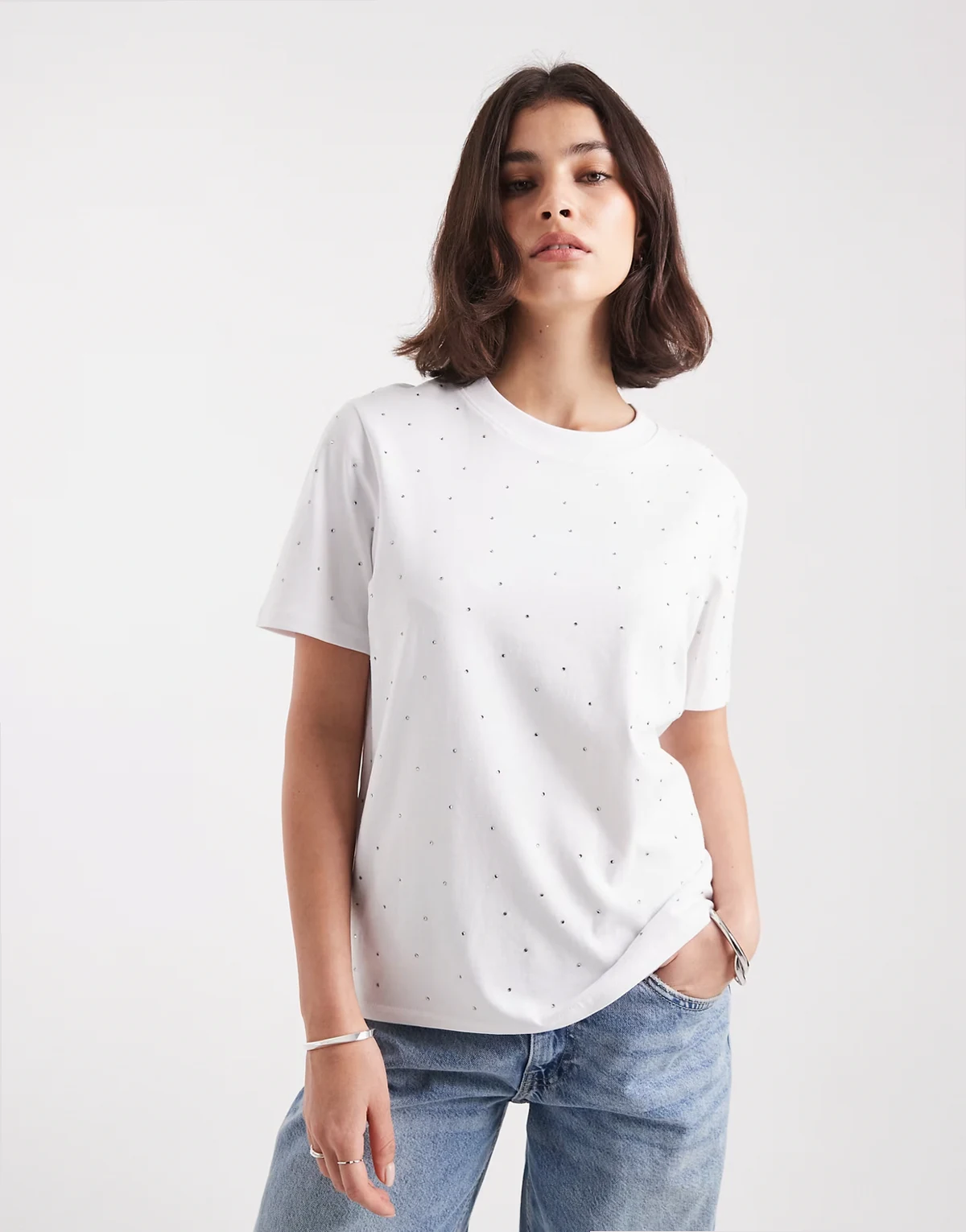 – Kastiges T-Shirt in Weiß mit Strassverzierung