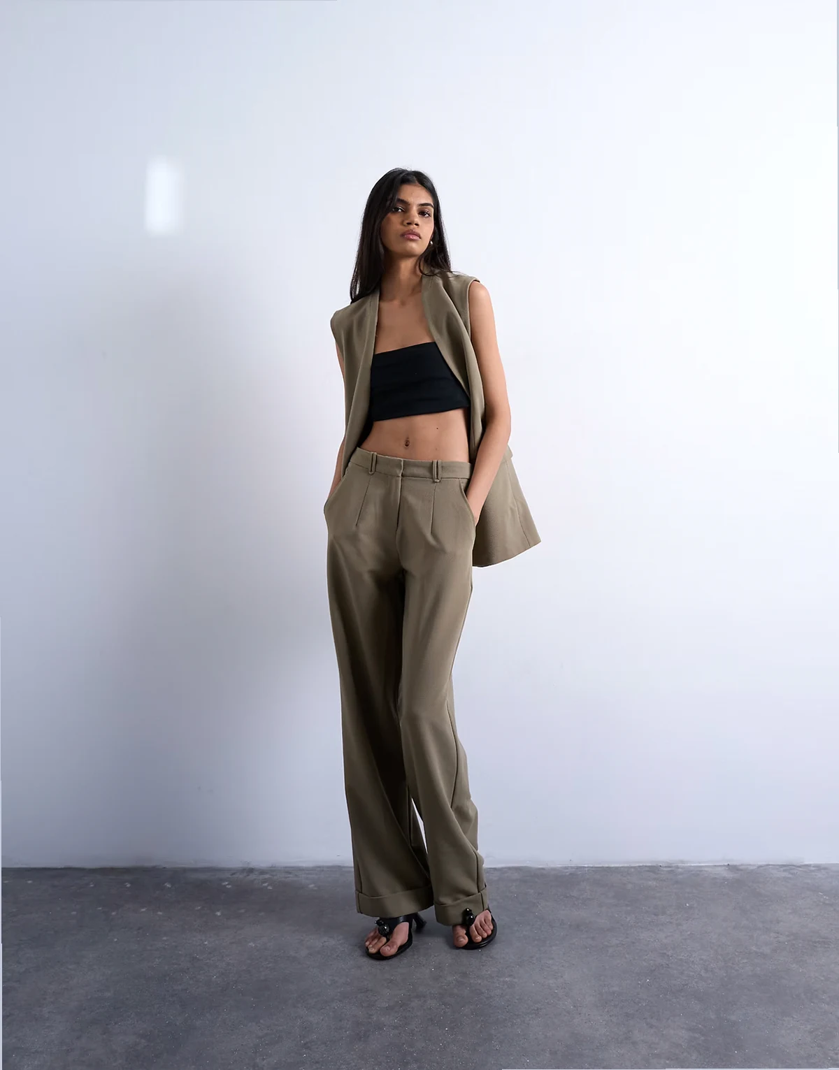 – Gerade geschnittene Hose aus Twill in Pilzbraun