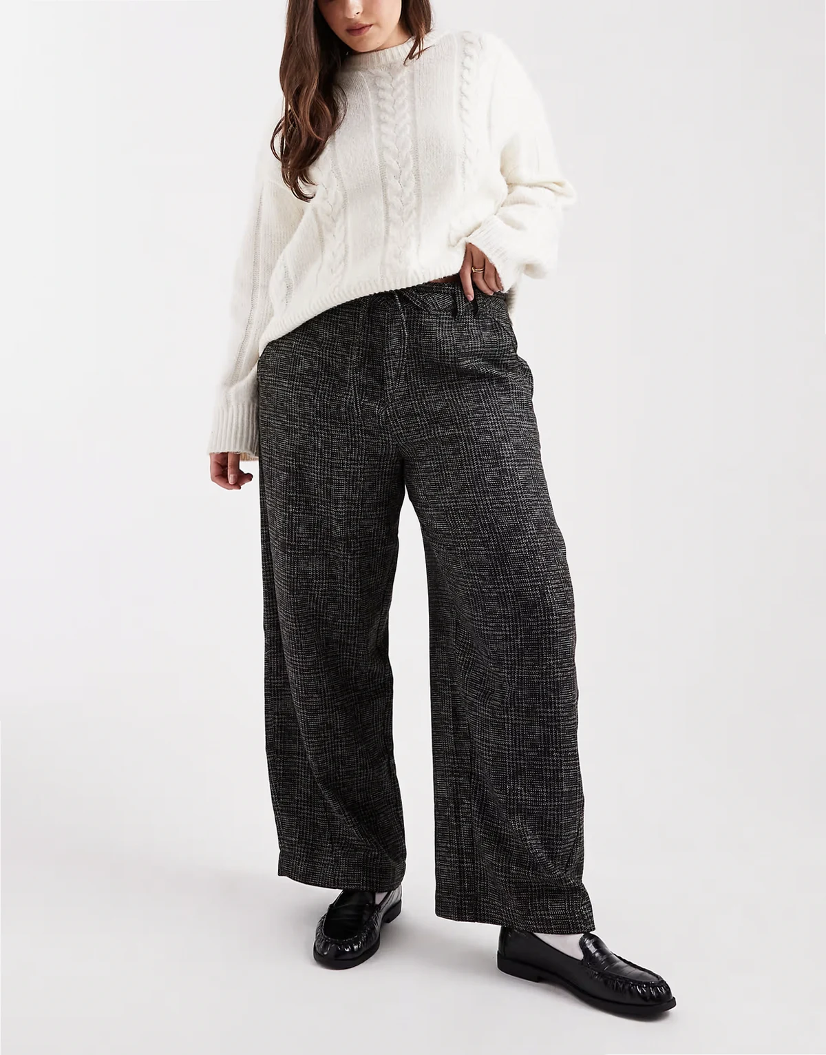 ASOS DESIGN Curve – Spodnie w fakturowaną, czarno-białą kratkę z baryłkowymi nogawkami i ozdobnymi szwami