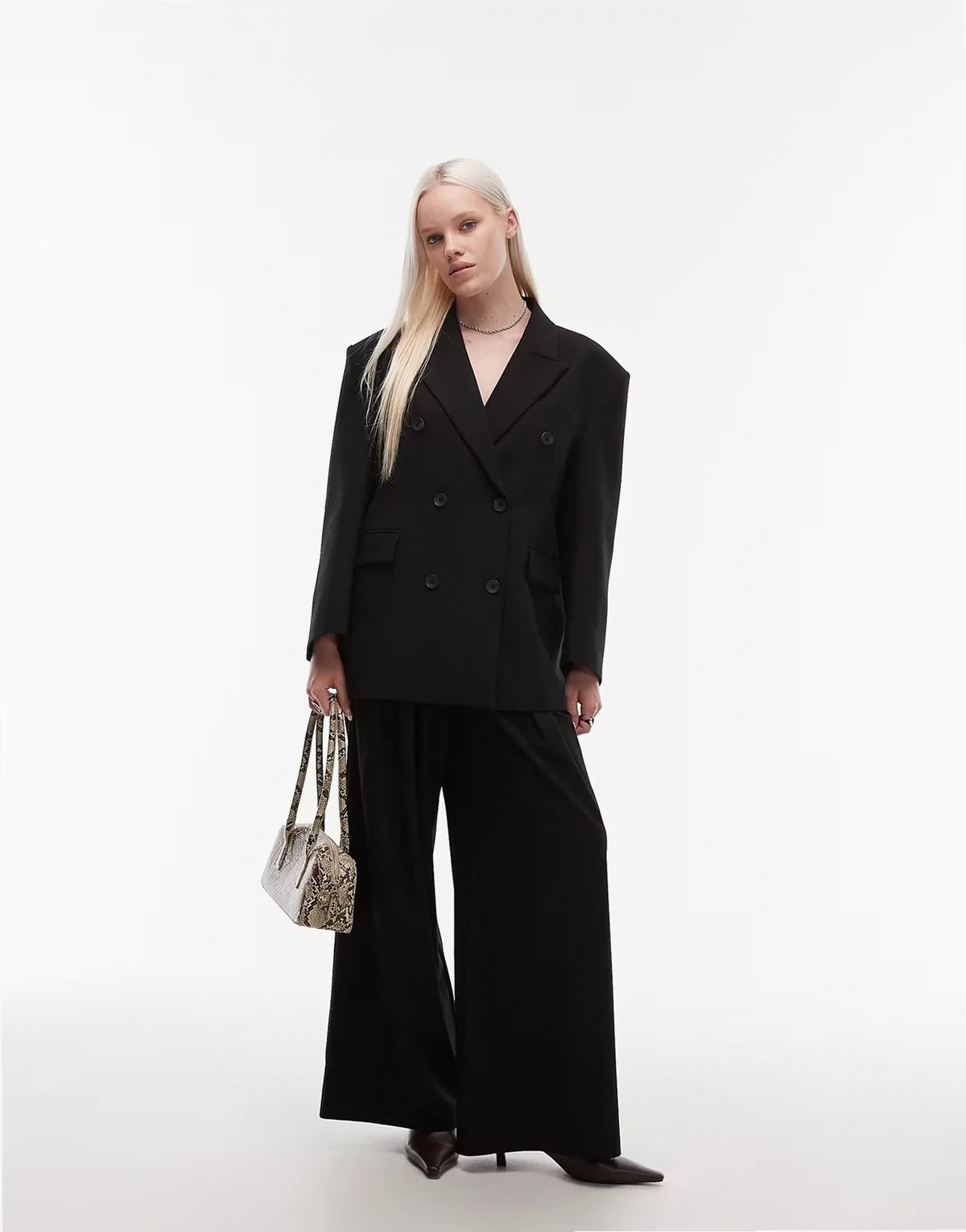 – Elegante Hose in Schwarz mit sehr weitem Bein