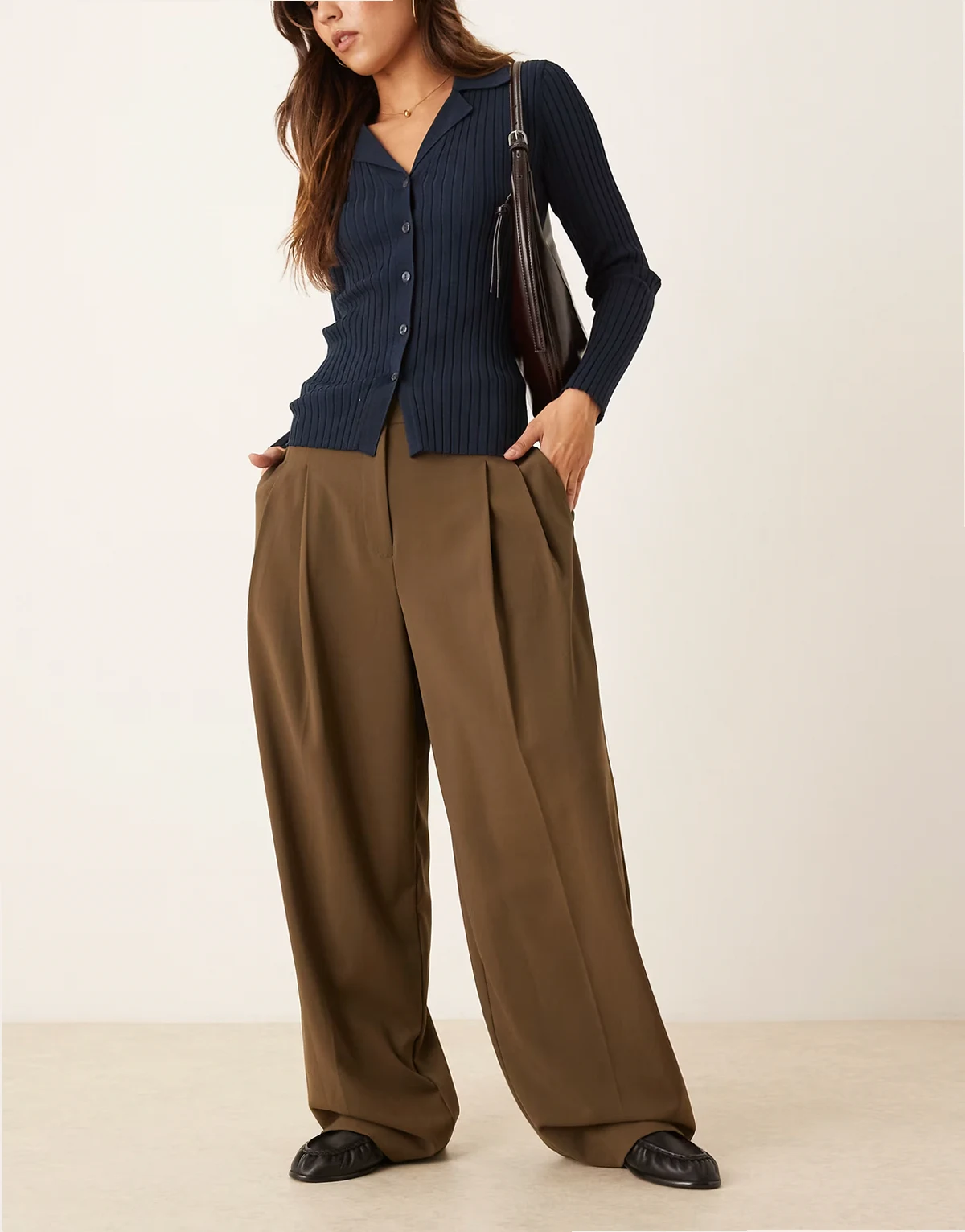 – Elegante Hose in Khaki mit Bundfalten