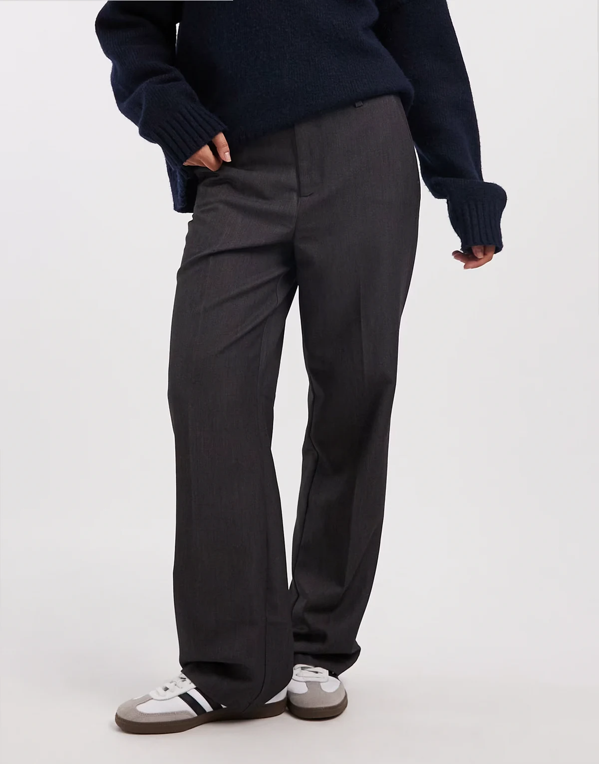 – Elegante Hose in Dunkelgrau mit weitem Bein