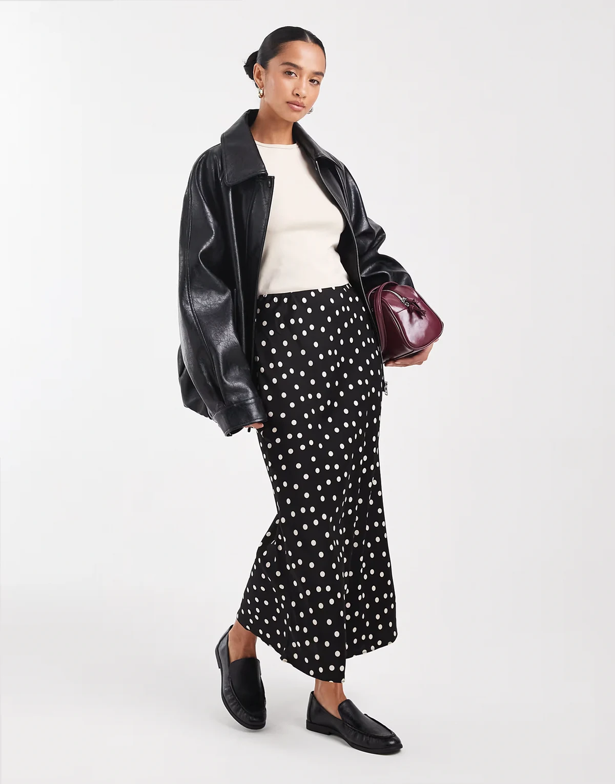 ASOS DESIGN Petite – Asymmetrischer Midirock aus Satin mit Polka Dots