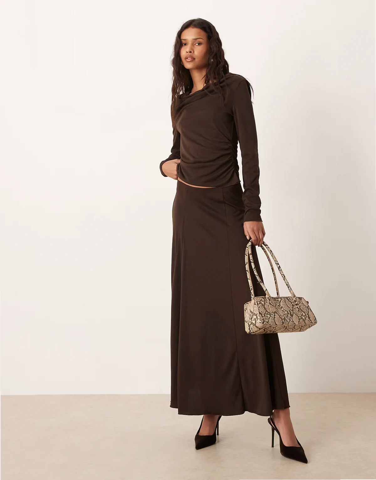 – Odette – Jersey-Midirock in Braun mit Faltendesign, Kombiteil