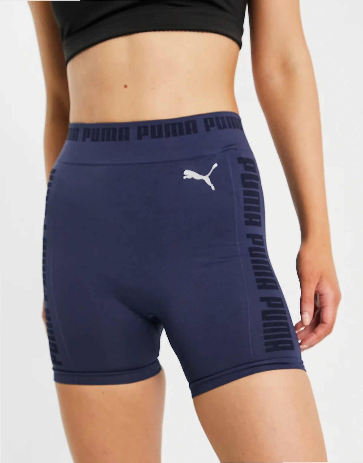 Training Evoknit seamless 5 inch shorts in spellbound