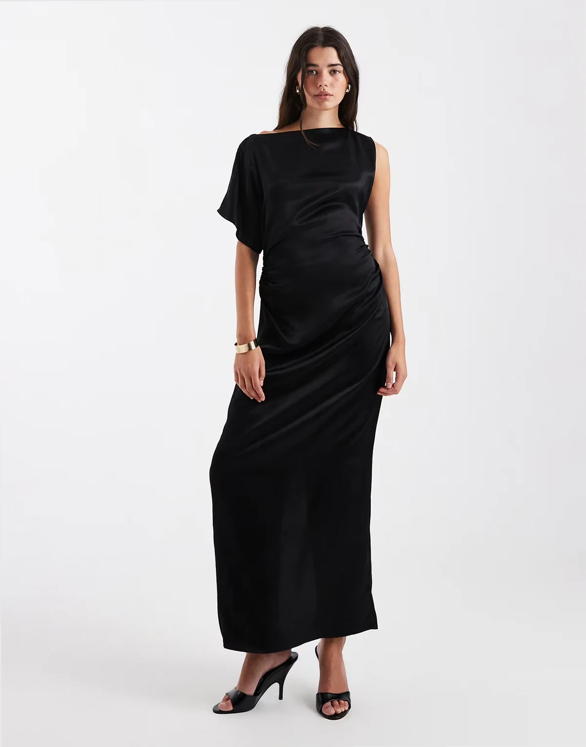– Asymmetrisches Samt-Midikleid in Schwarz mit Cape-Design