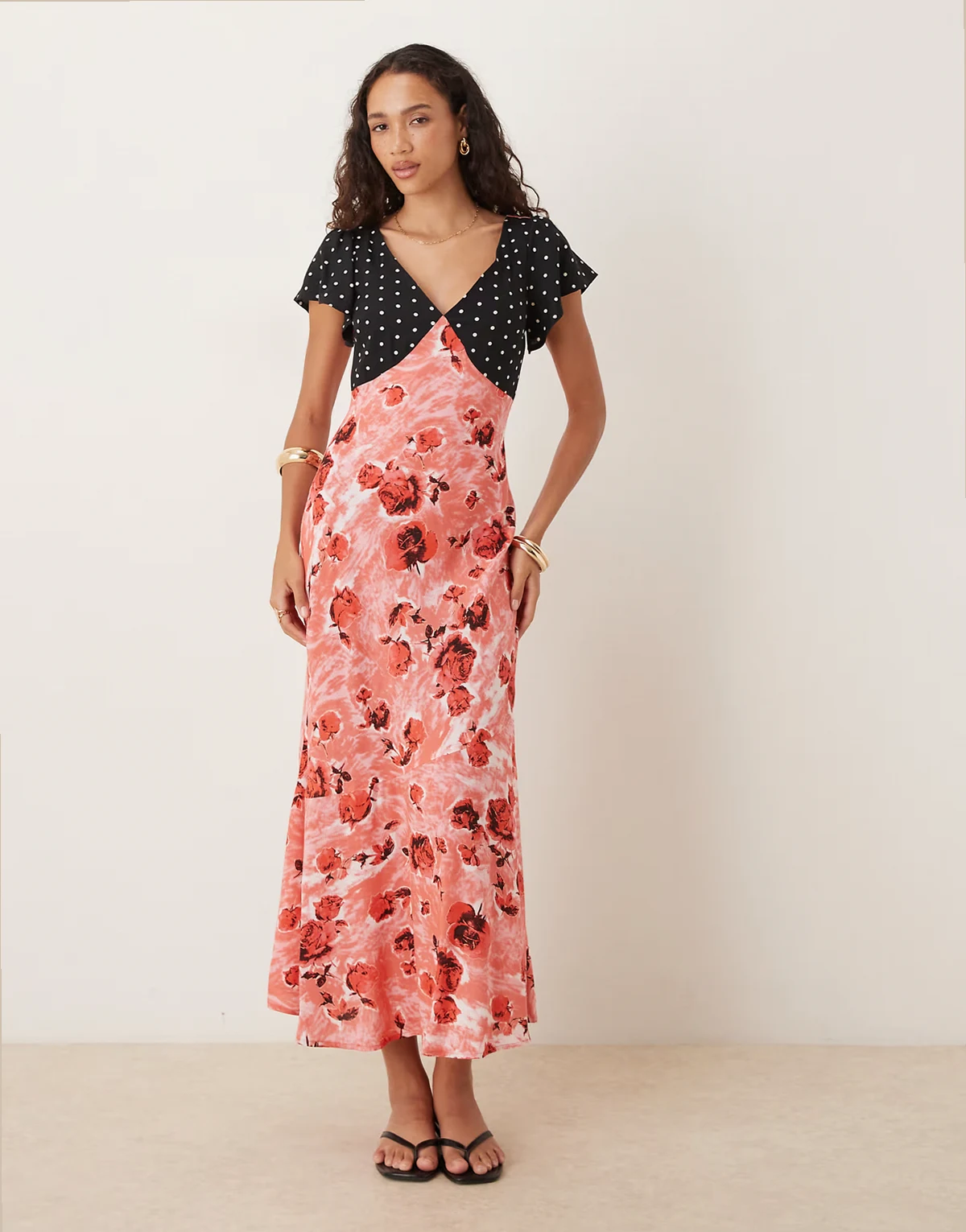 – Midikleid mit Flügelärmeln und Blumenmuster