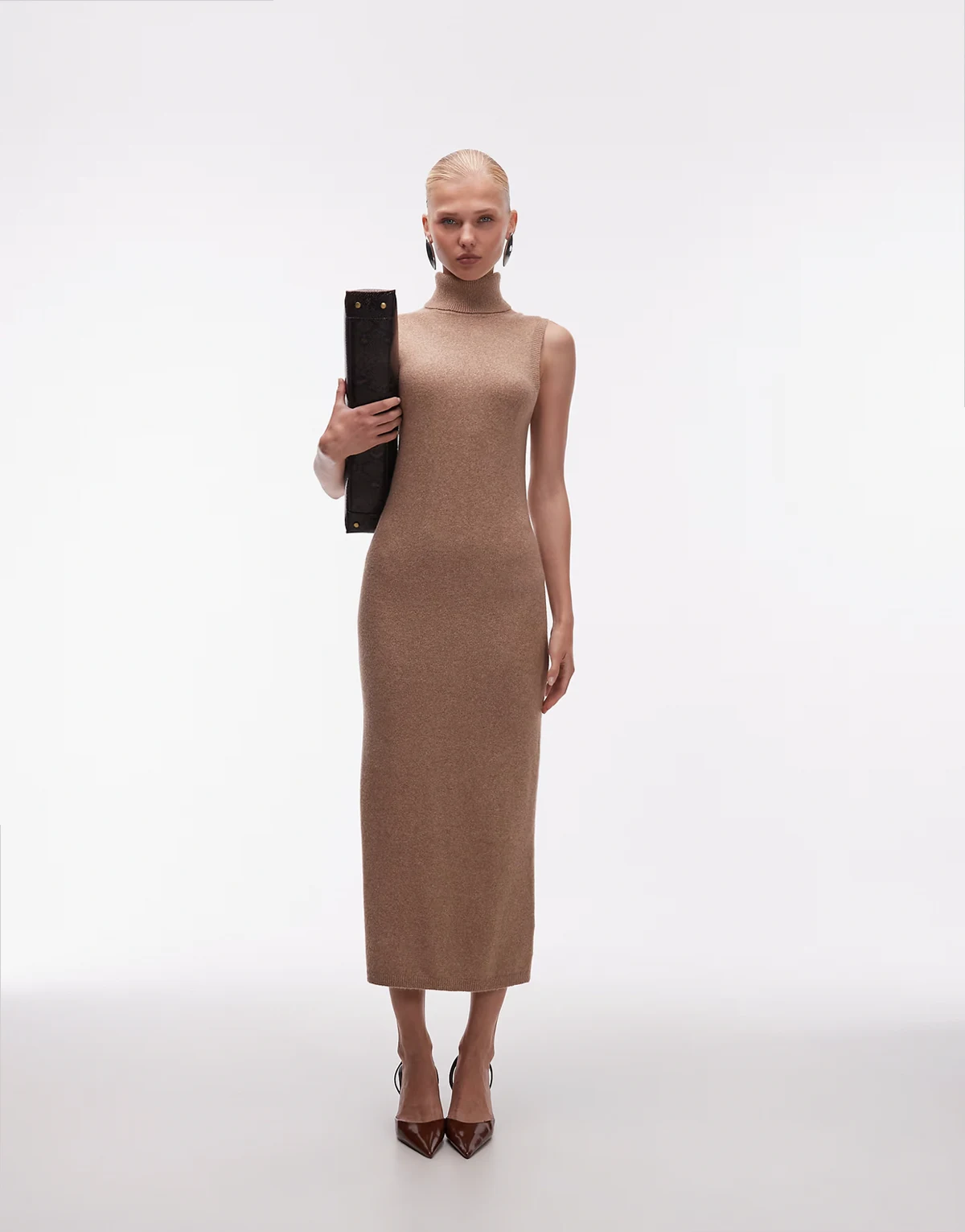 – Mittelschweres Maxikleid in Camel mit Rollkragen