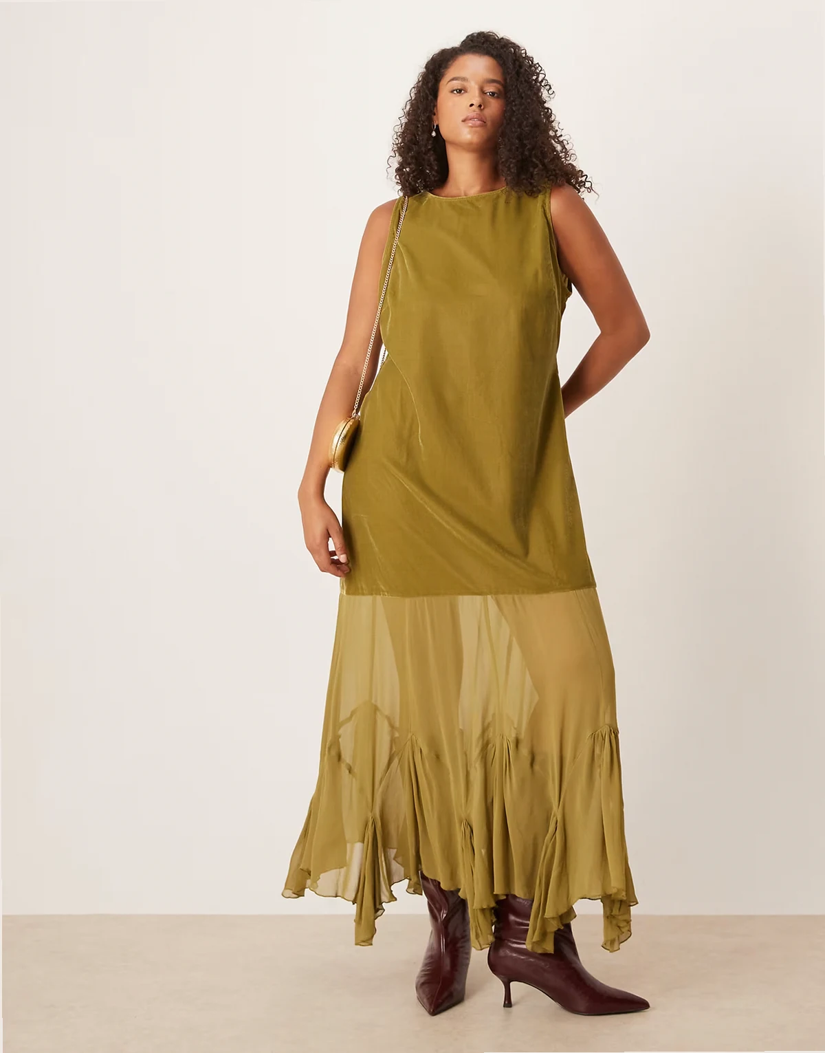 ASOS DESIGN Curve – Oliwkowa aksamitna sukienka maxi z obniżoną talią i prześwitującą spódnicą z godetami