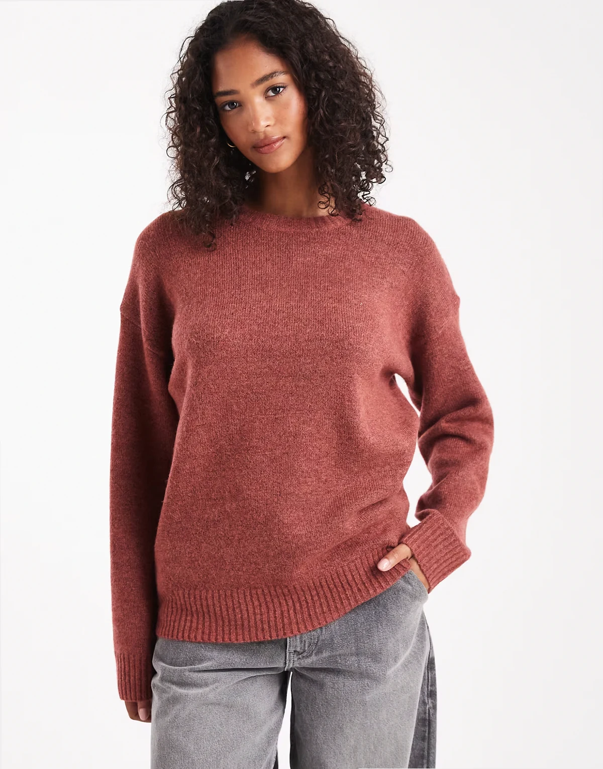 – Luxe – Sweter z okrągłym dekoltem w kolorze czerwonordzawym