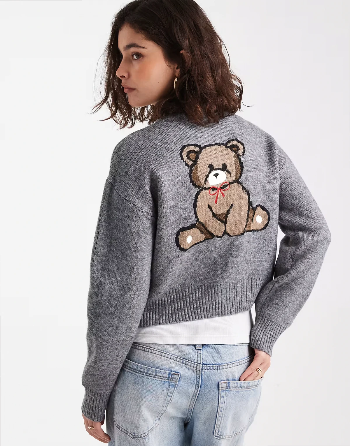– Strickjacke in Grau mit Bärenstickerei