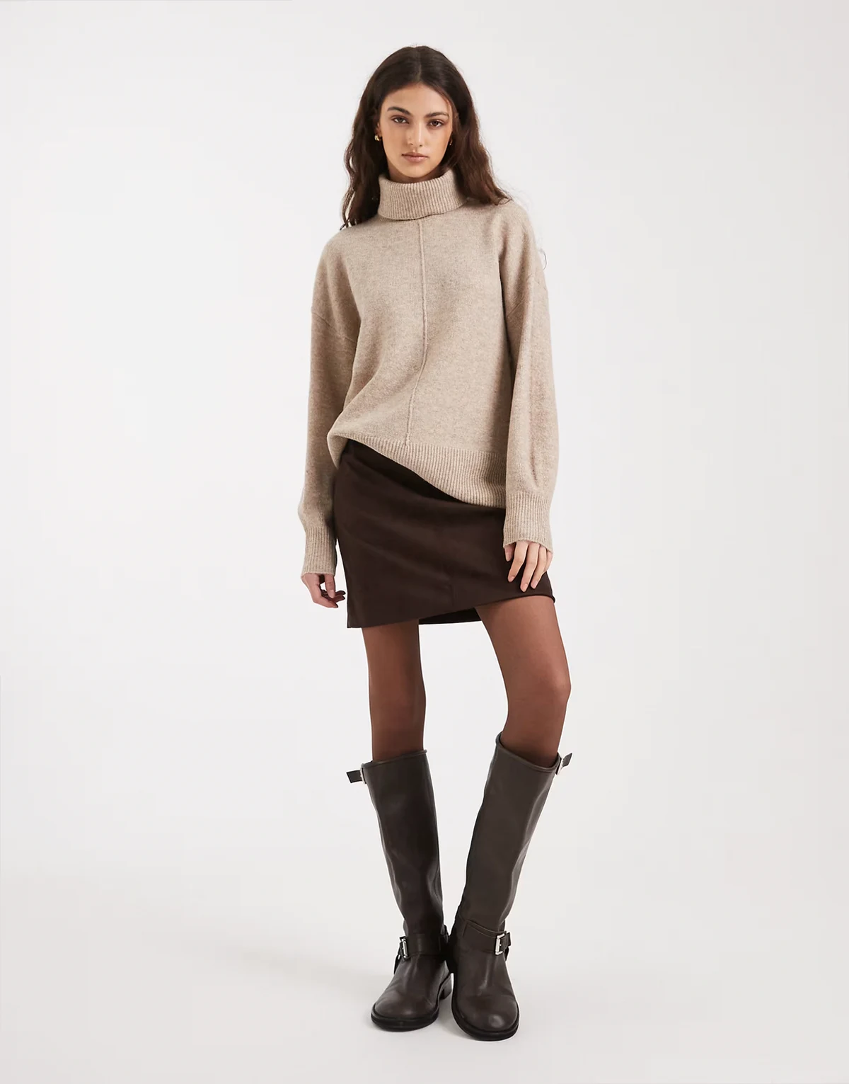 – Rollkragenpullover in meliertem Taupe-Grau mit Ziernaht vorn