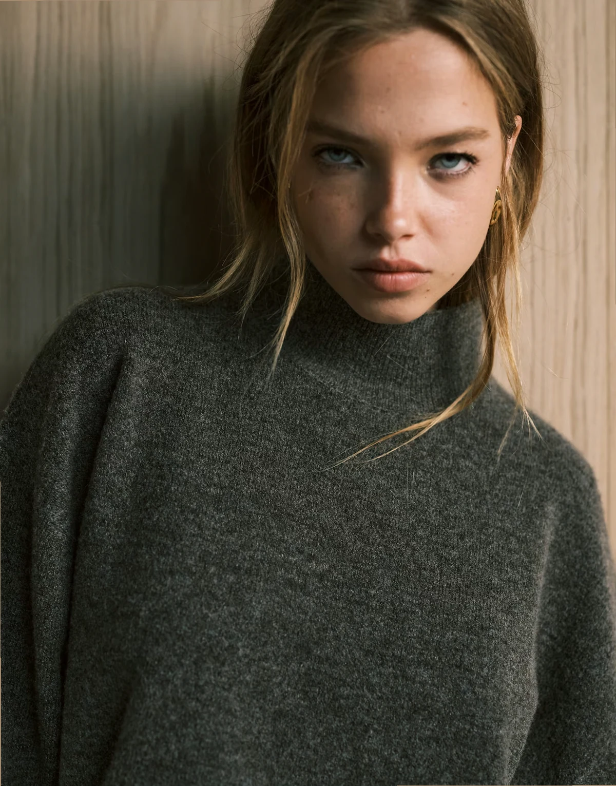longline sweater with funnel neck in mushroom