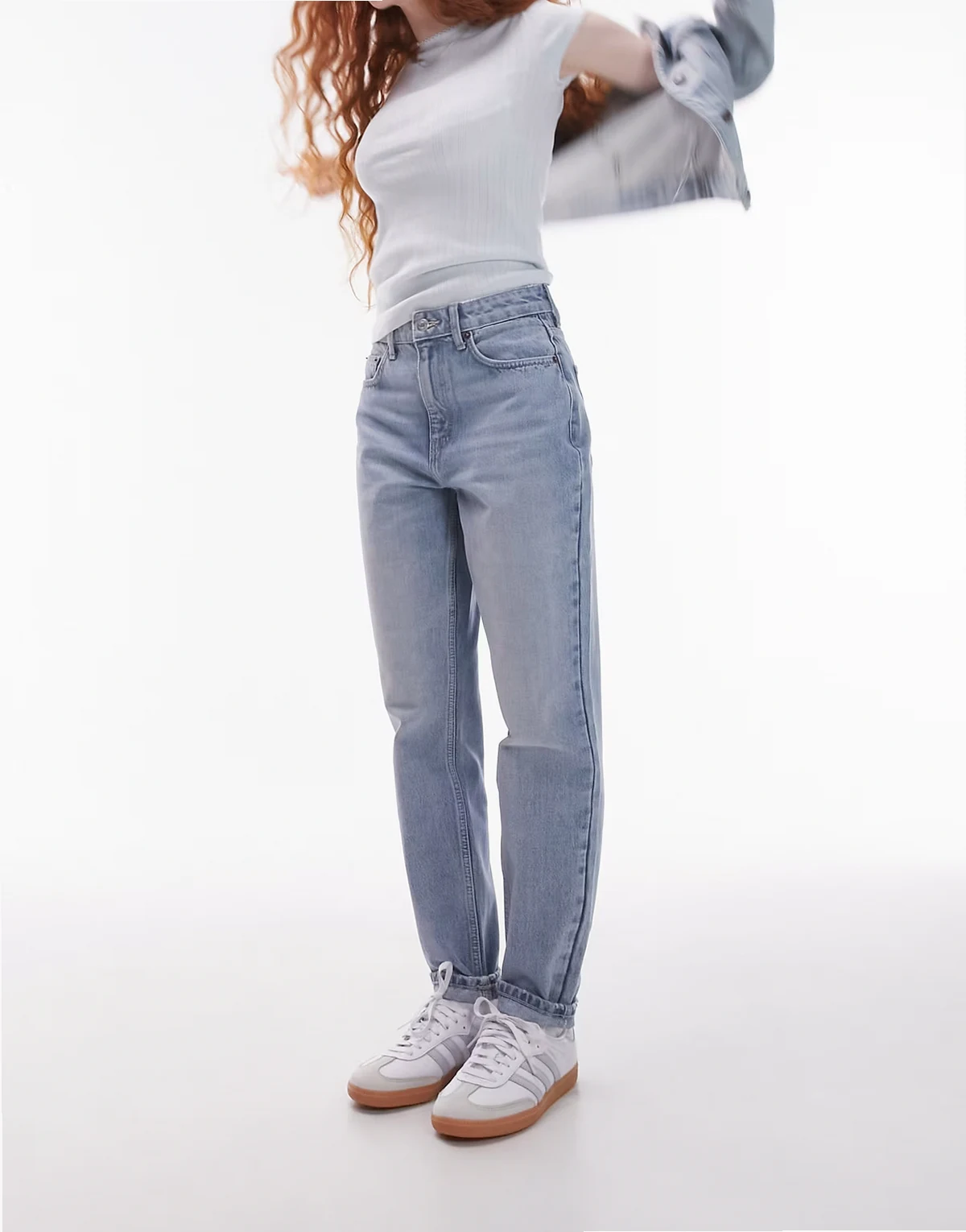 – Original – Niebieskie mom jeans z wysokim stanem i efektem wybielenia