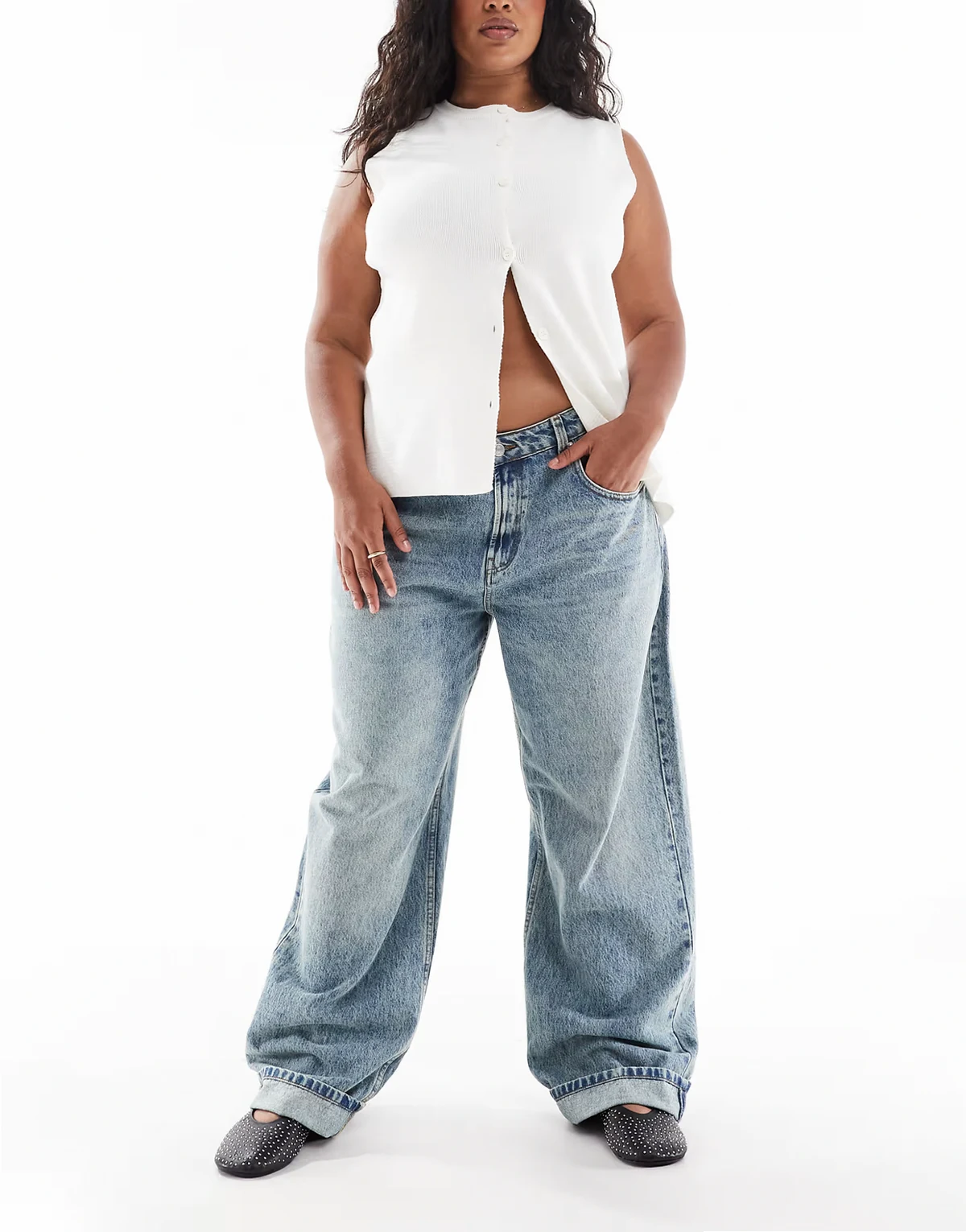 ASOS DESIGN Curve – Obszerne niebieskie jeansy z podwijanymi nogawkami i efektem sprania w stylu vintage