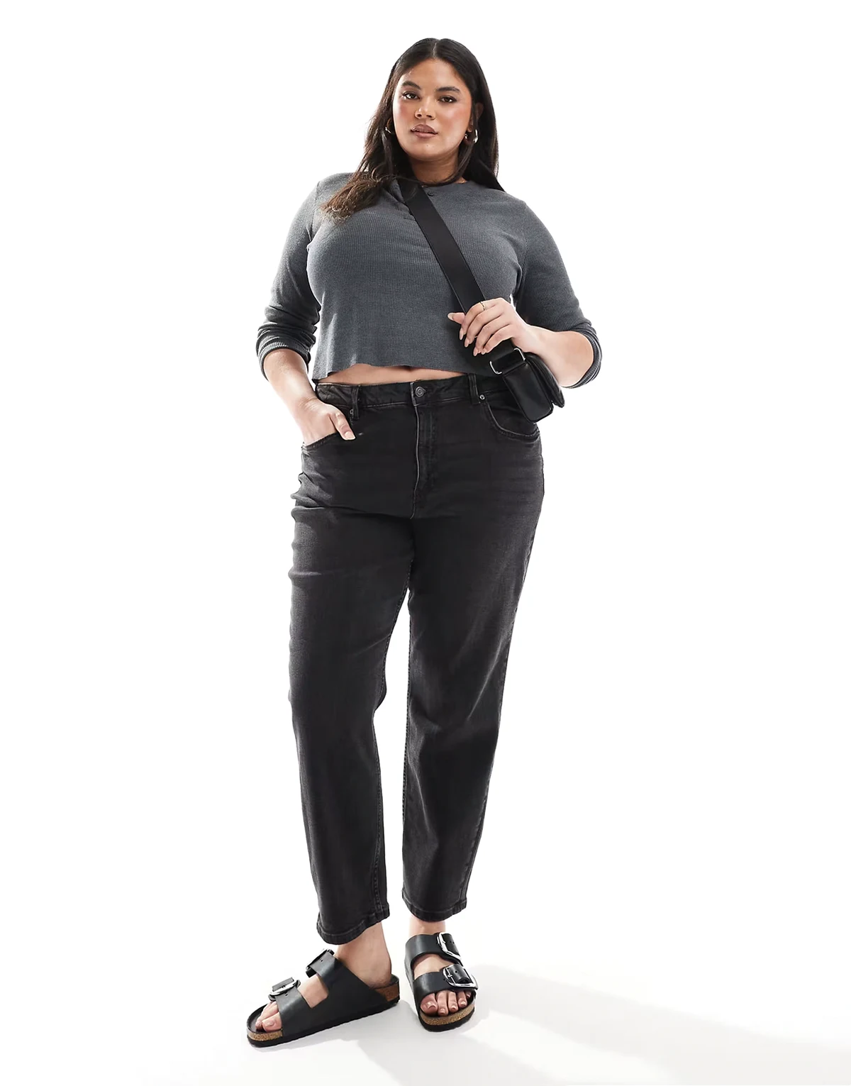 ASOS DESIGN Curve – Dopasowane jeansy comfort mom fit w kolorze spranej czerni