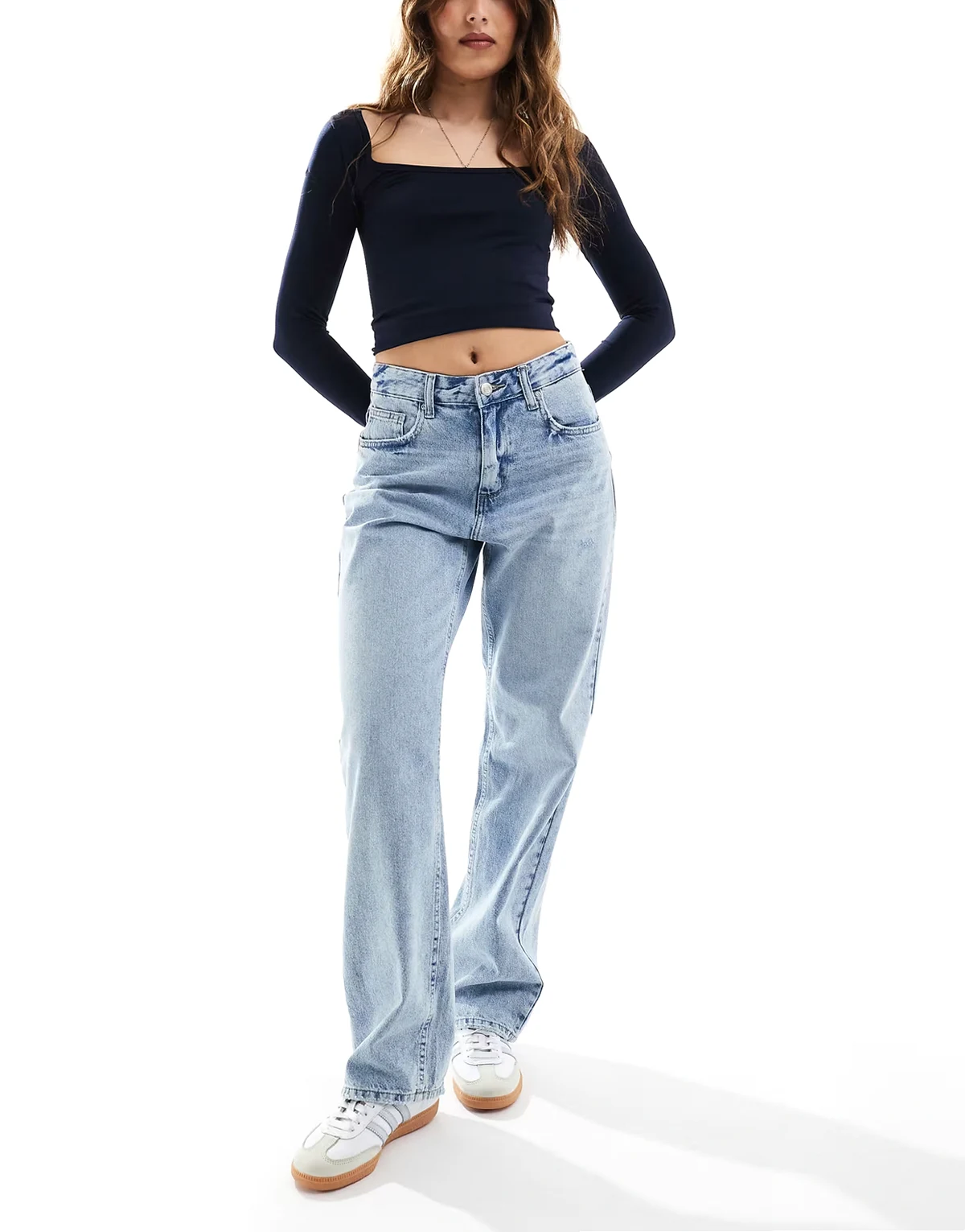 – Ella – Gerade geschnittene Jeans in Hellblau mit mittelhohem Bund