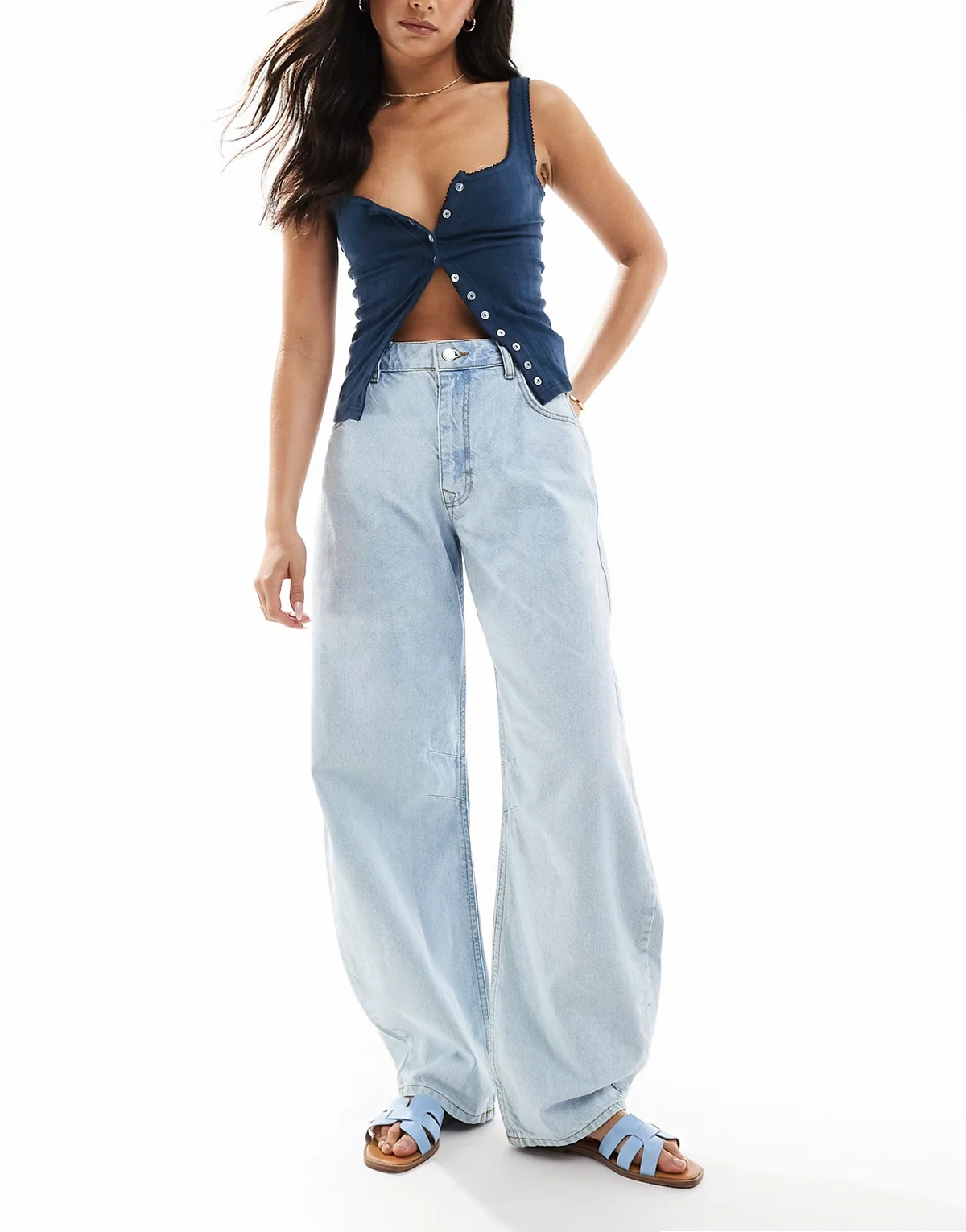 – Barrel Leg Jeans in Bleich-Waschung