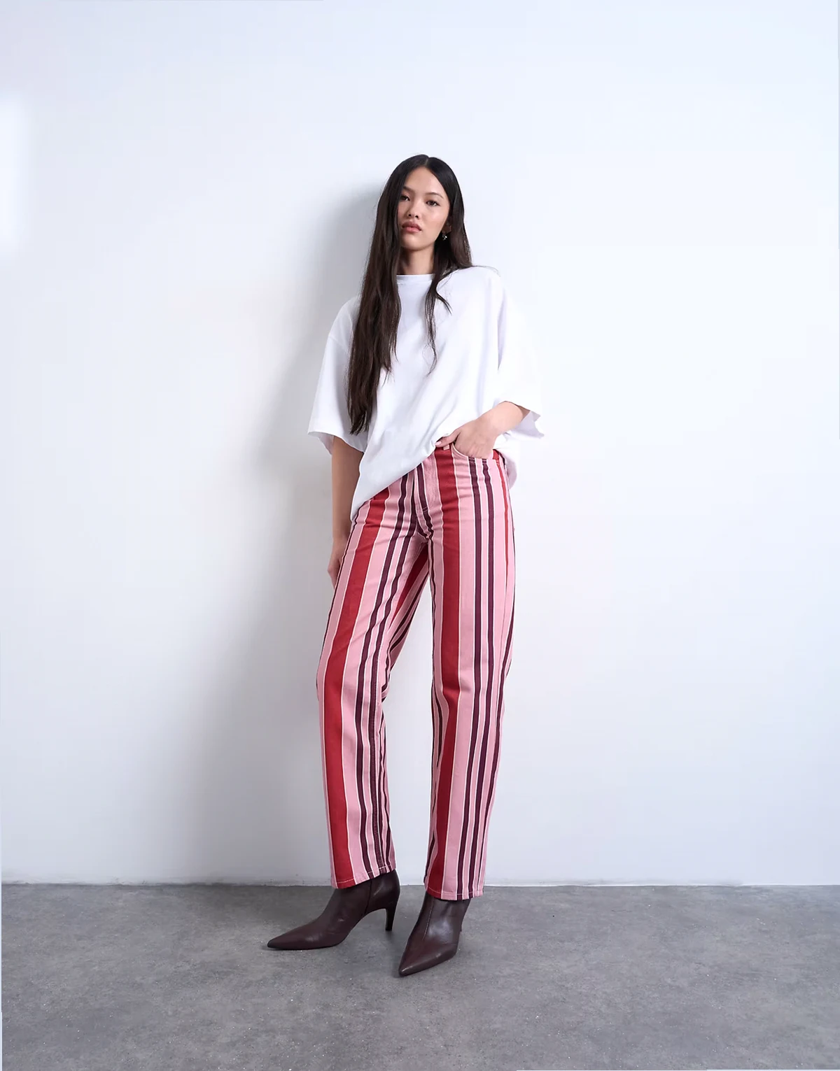 – Gerade Hose in Rosa gestreift