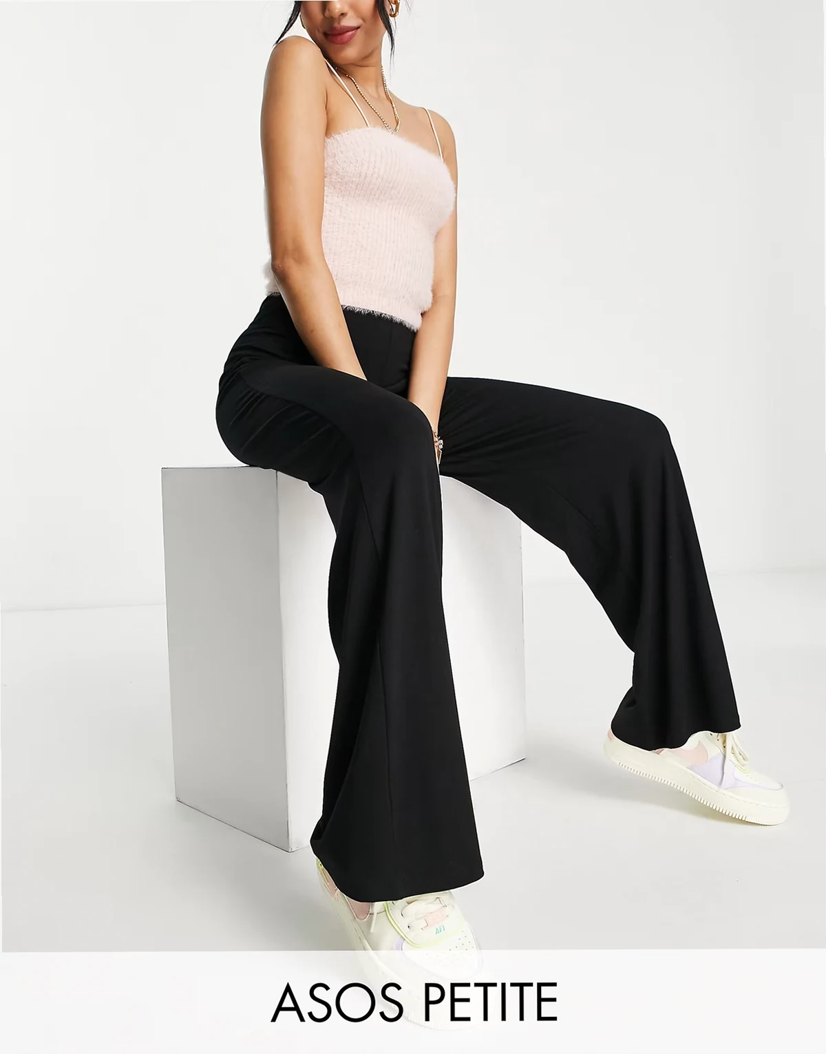 ASOS DESIGN Petite – Basic-Hose aus Jersey in Schwarz mit weitem Bein
