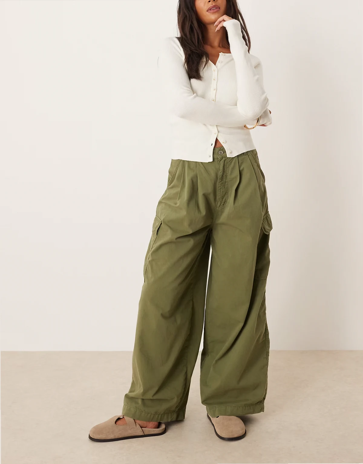 – Oversize-Cargohose in Khaki mit Bundfalten