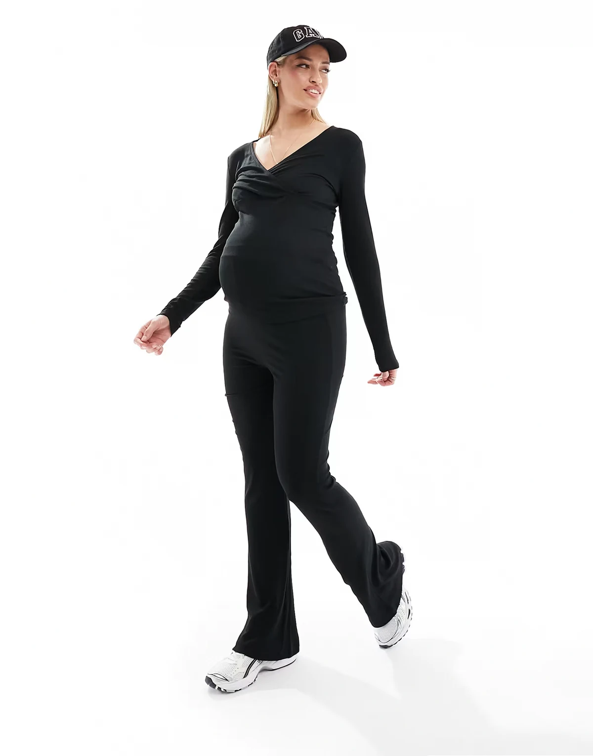 Mamalicious Maternity – Czarne dżersejowe spodnie dzwony zasłaniające brzuch, część zestawu