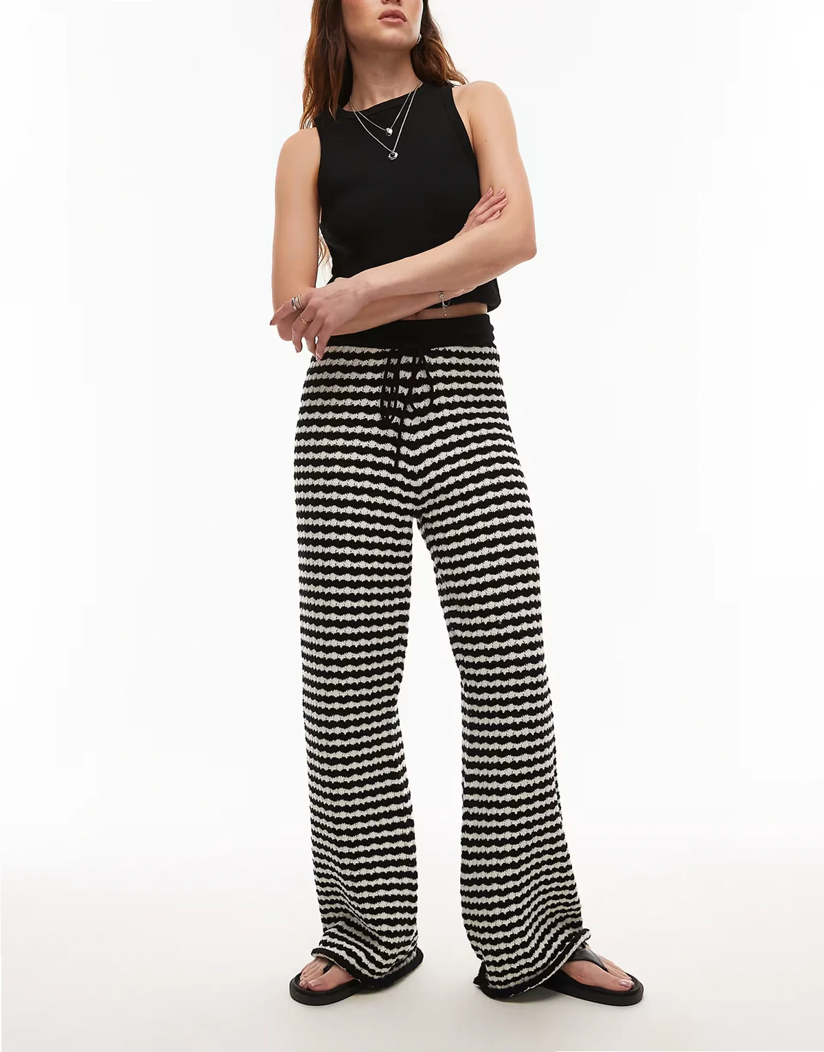 – Strickhose mit Streifen in Schwarz und Weiß