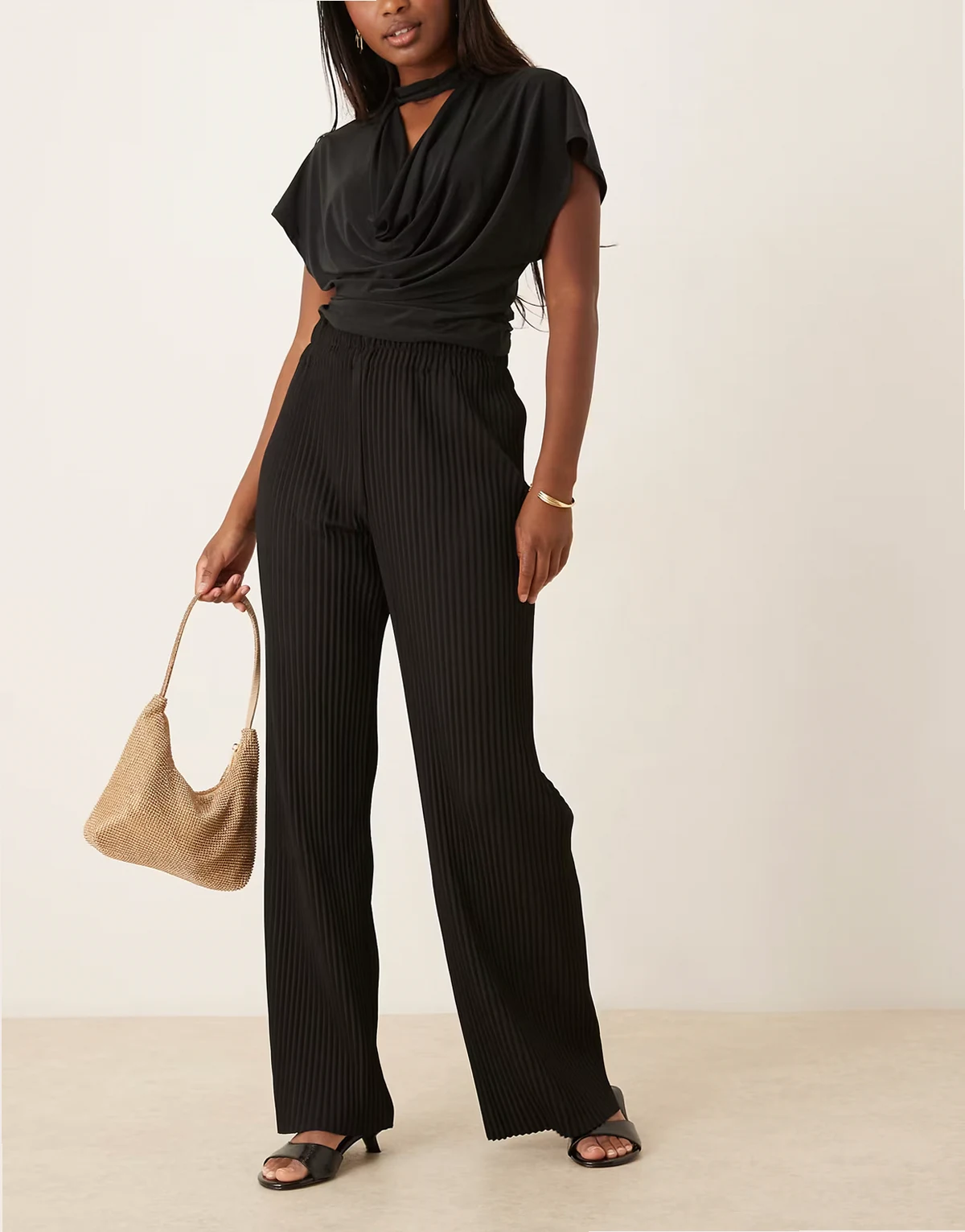 – Plissierte Hose mit weitem Bein in Schwarz