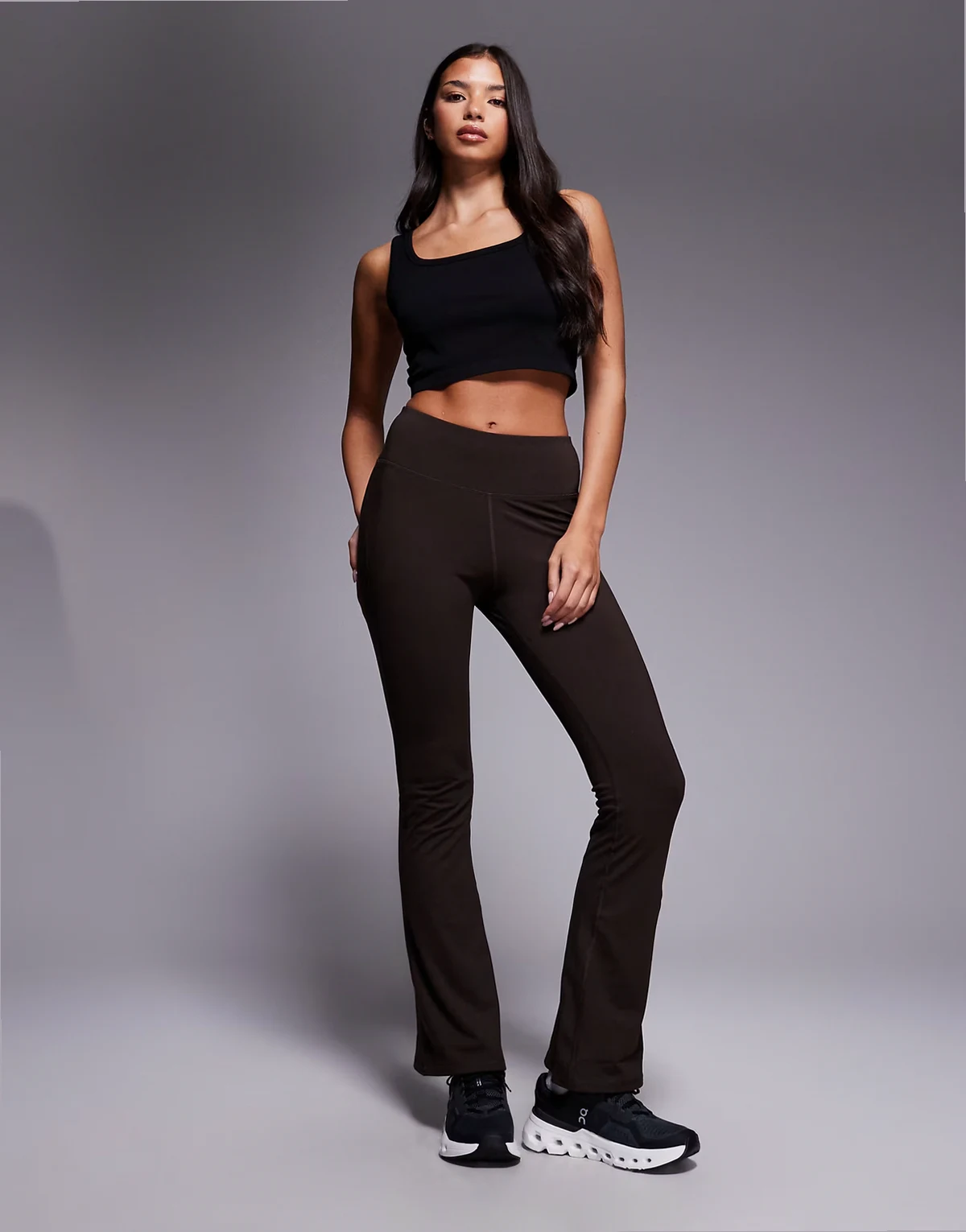 seamless rib knit square neck cropped active tank top in black