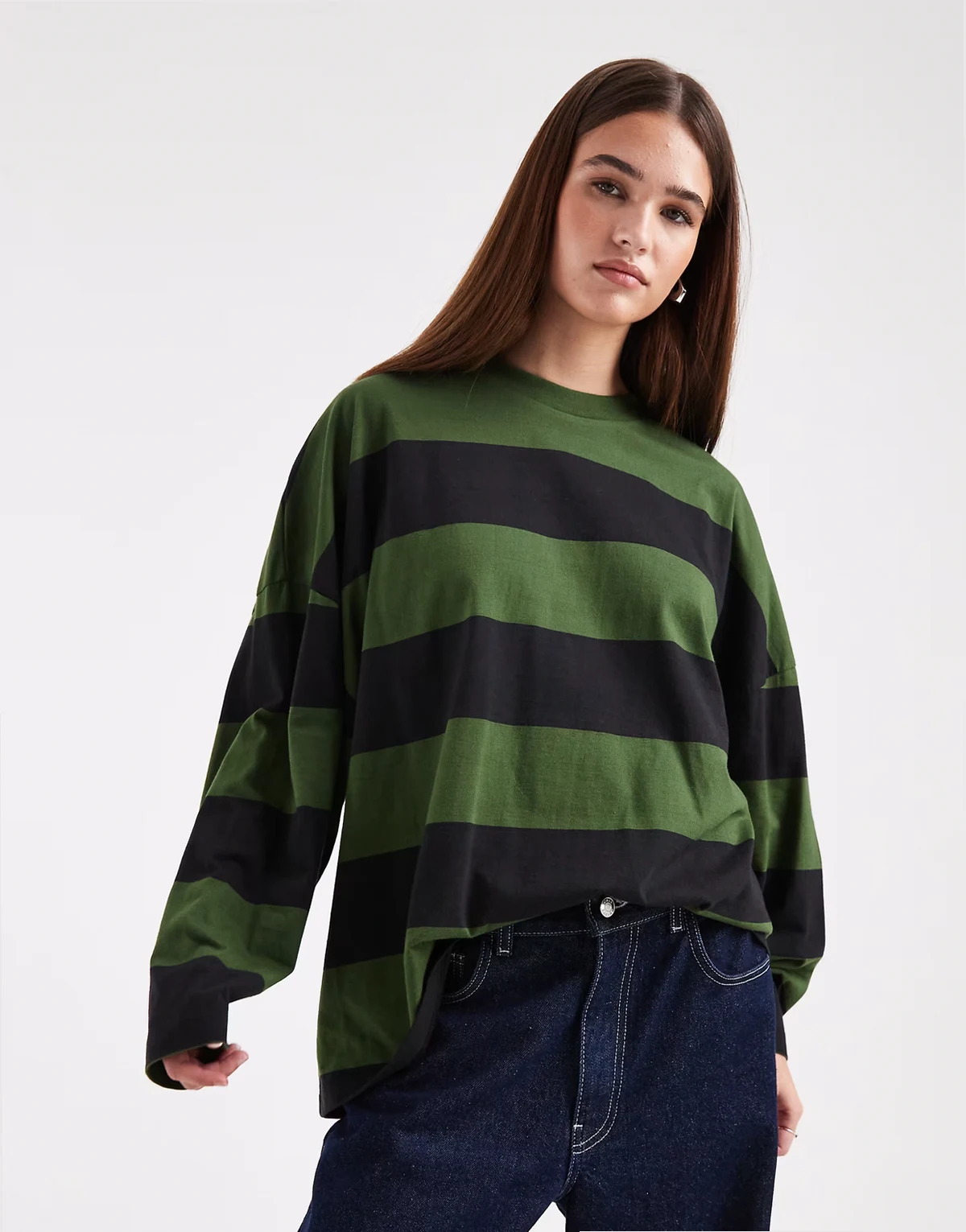 – Langärmliges T-Shirt in Khaki mit breiten Streifen