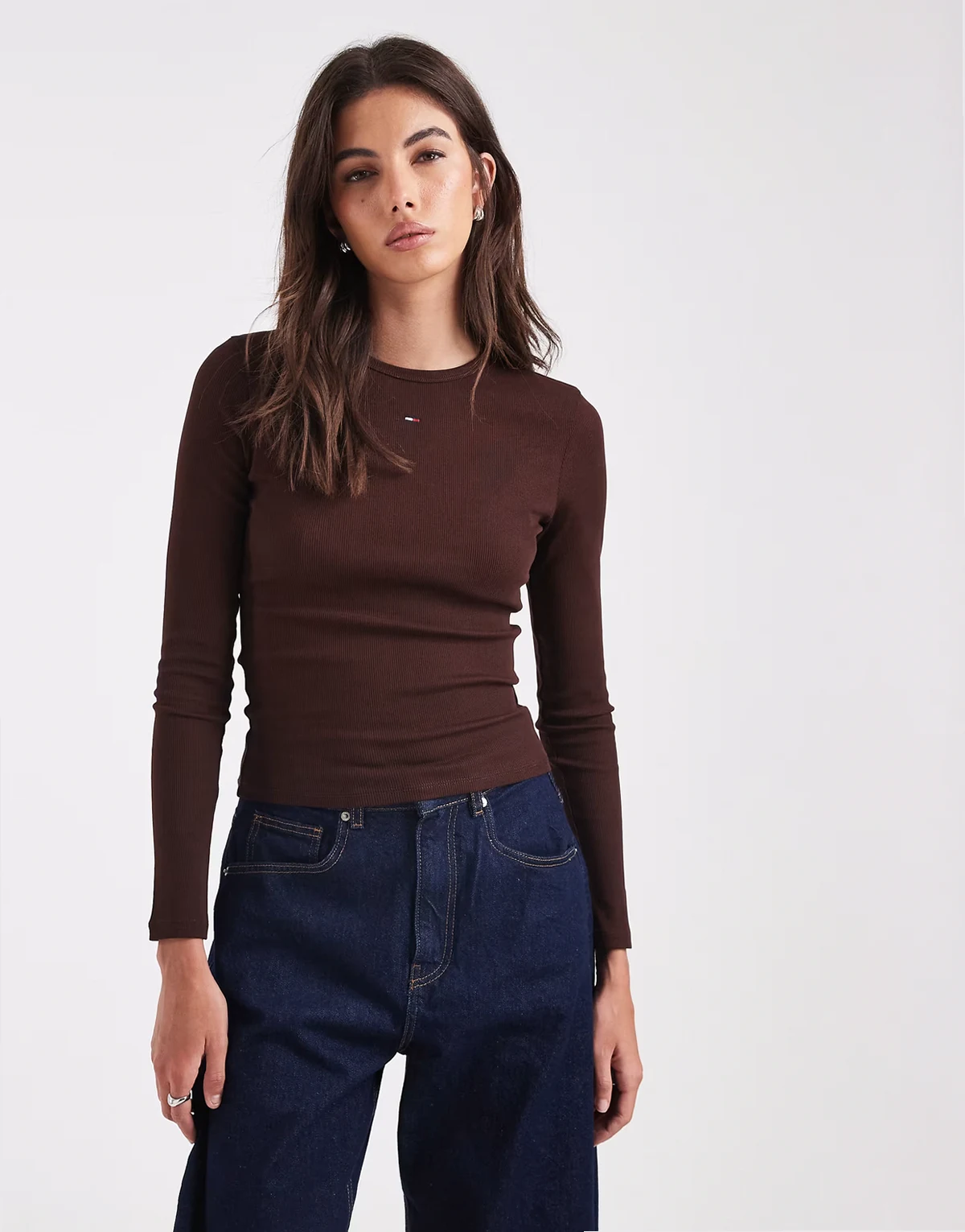– Essential – Brązowy prążkowany T-shirt z długimi rękawami