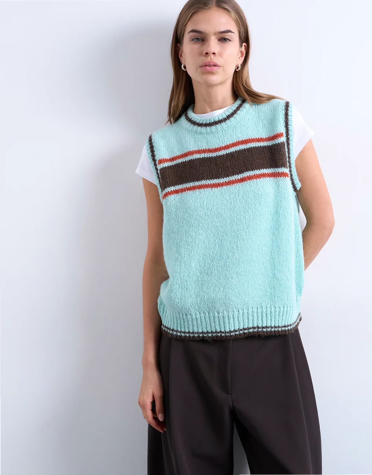 – Turkusowa dzianinowa kamizelka w paski w stylu vintage