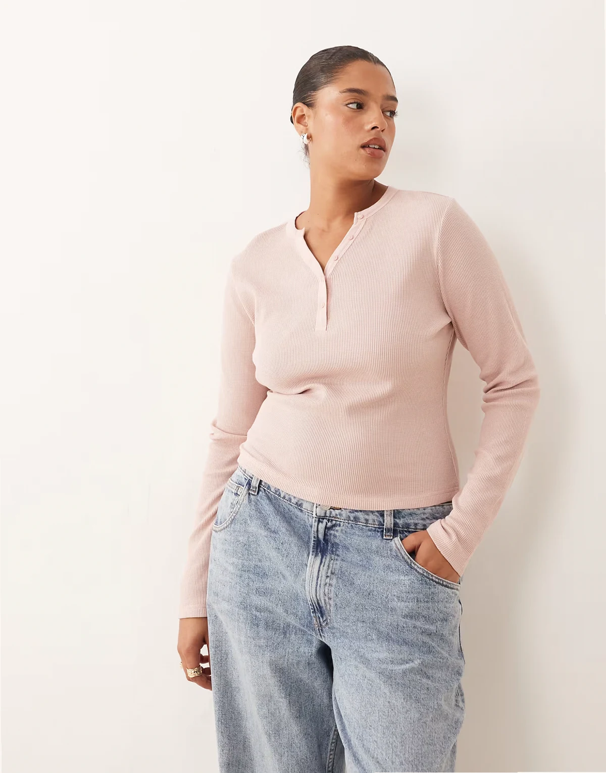 ASOS DESIGN Curve – Różowy T-shirt o skróconym fasonie z dekoltem typu henley i długimi rękawami