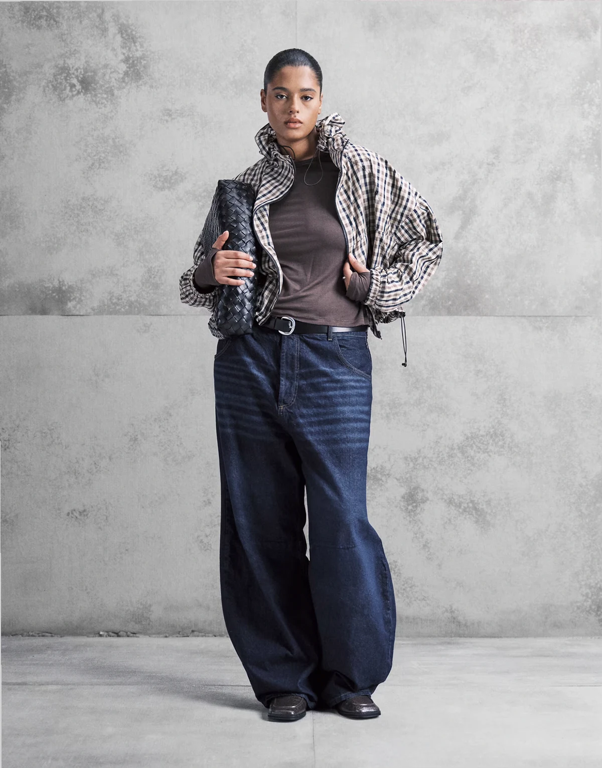ASOS DESIGN Curve – Czekoladowy delikatnie prześwitujący top z długimi rękawami