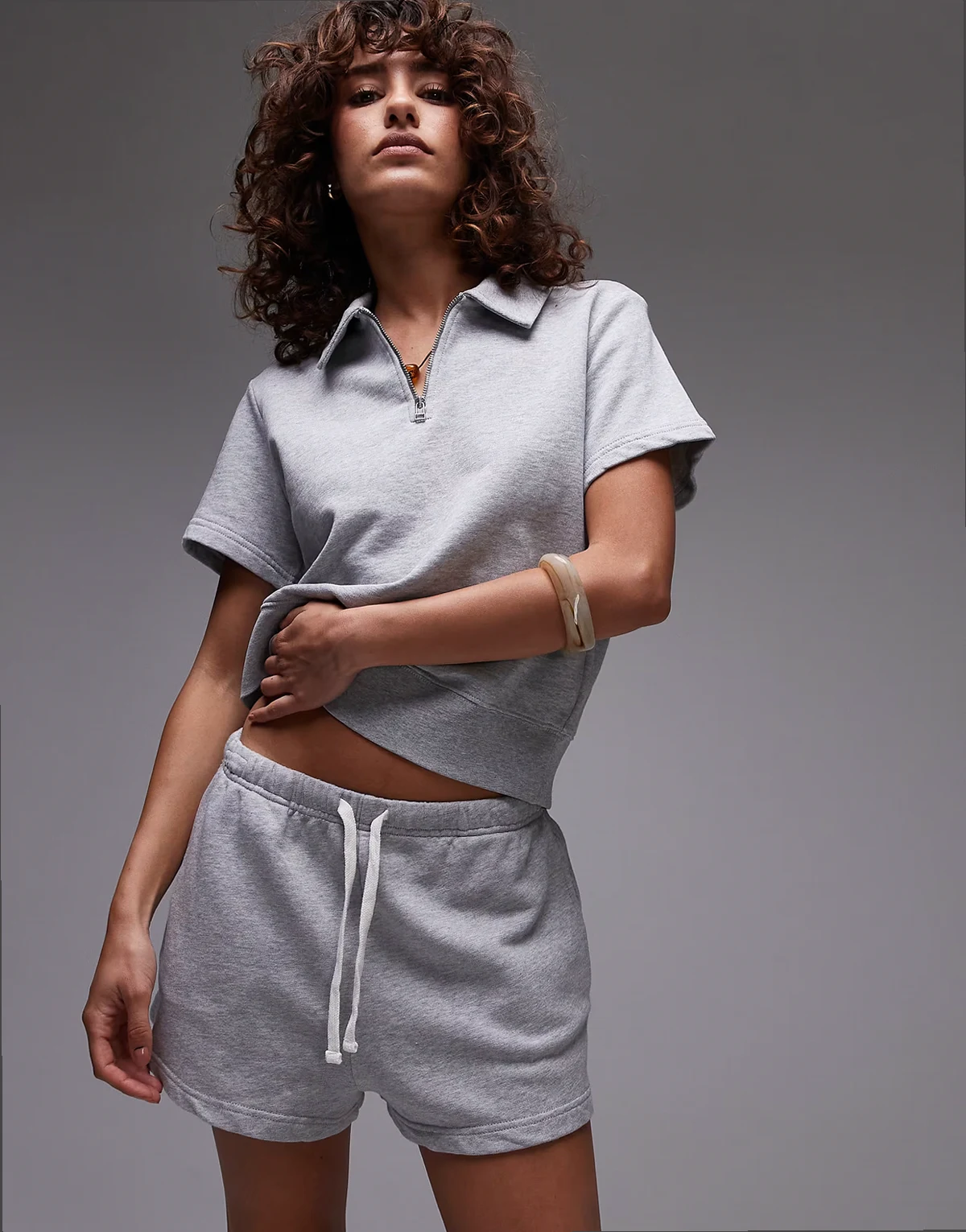 – Schlupf-Sweatshorts aus reiner Baumwolle in Grau