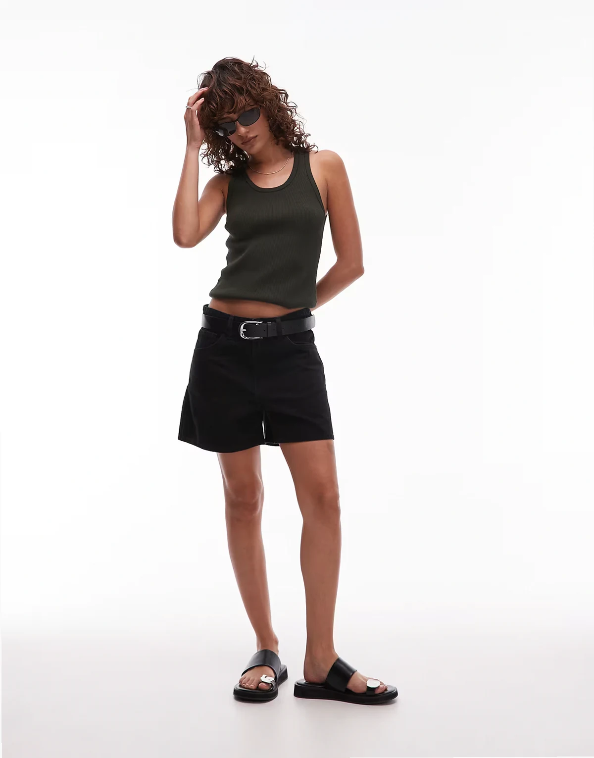 – Jeansshorts in Schwarz mit hohem Bund und geradem Schnitt